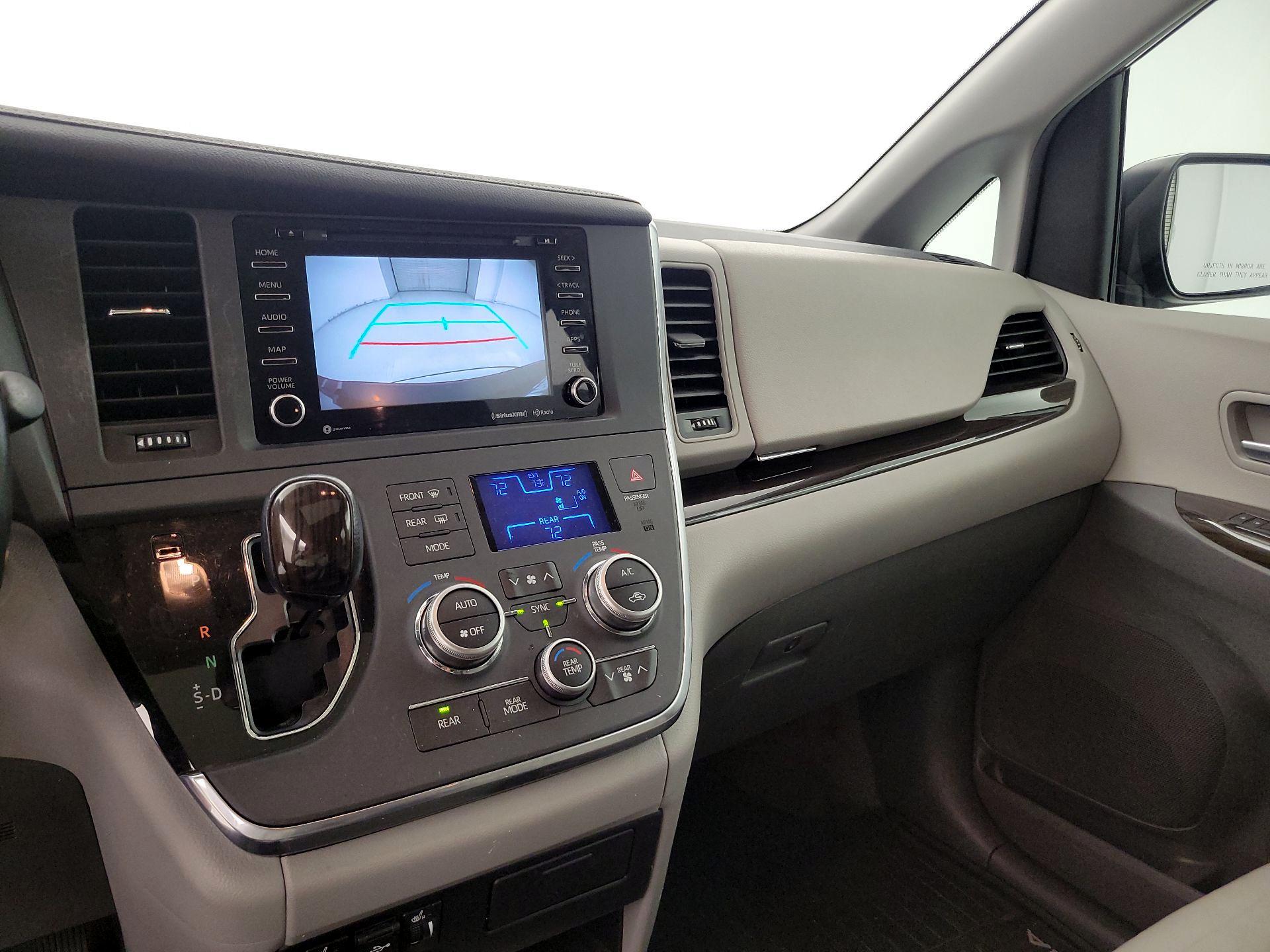 Thumbnail: 2018 Toyota Sienna - 15