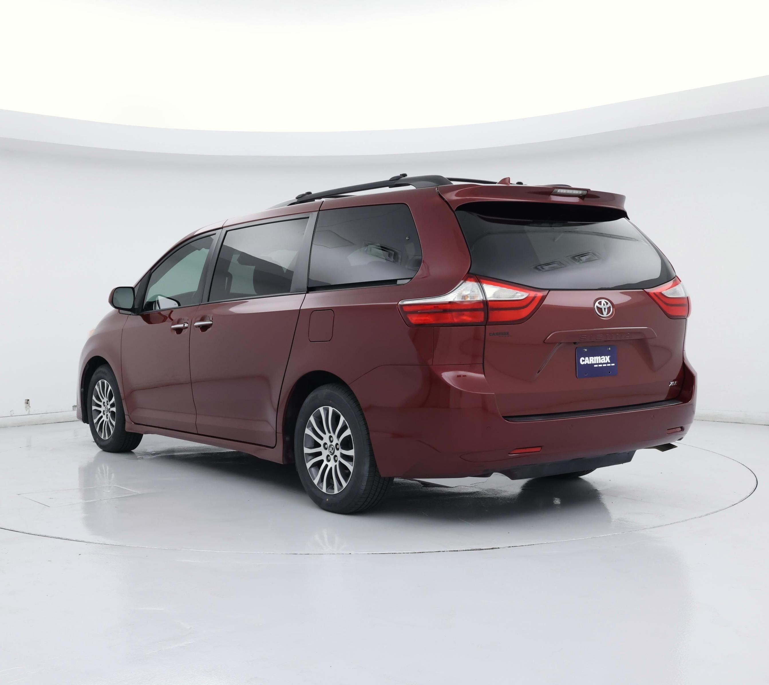 Thumbnail: 2018 Toyota Sienna - 2