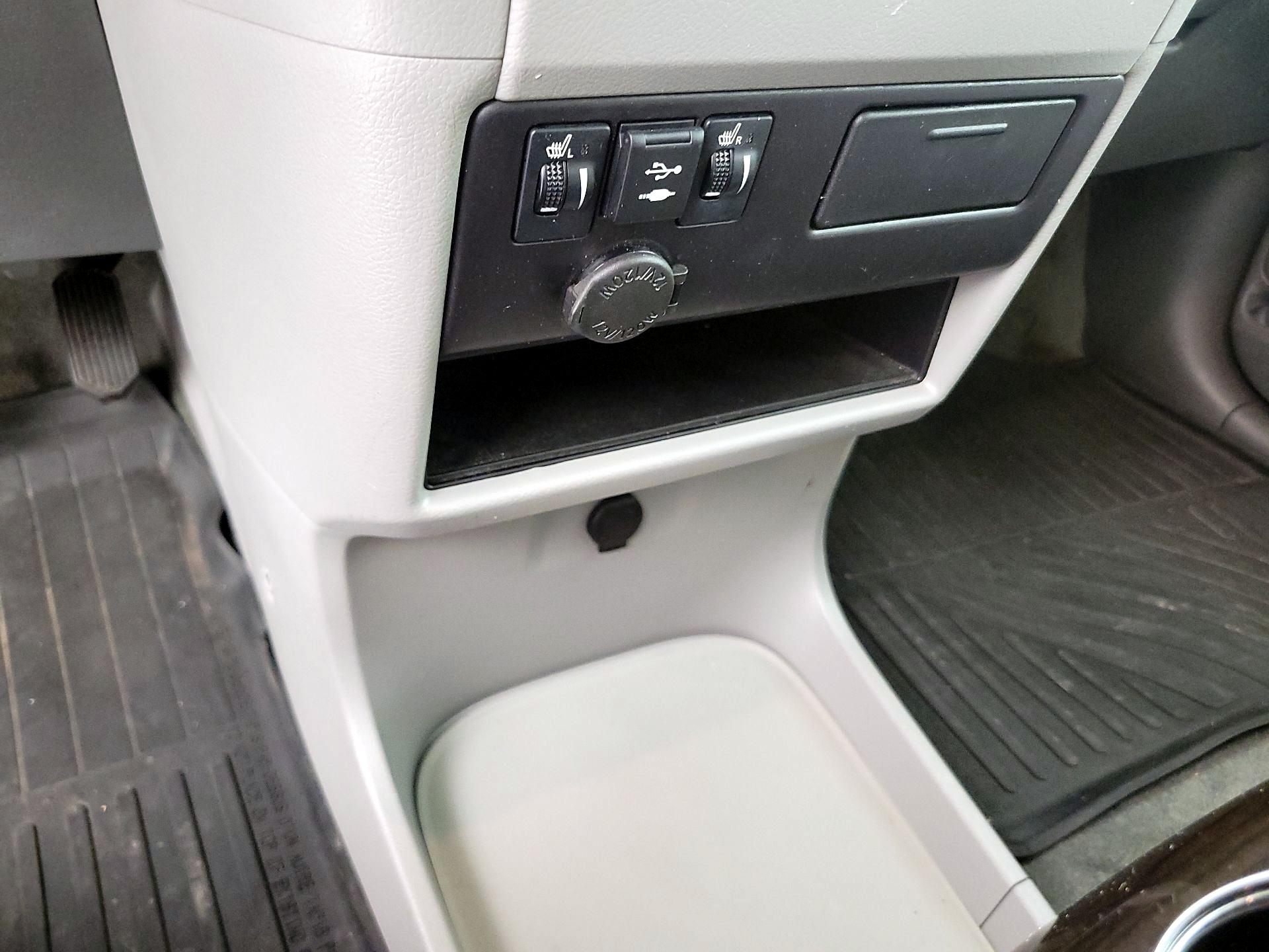 Thumbnail: 2018 Toyota Sienna - 19