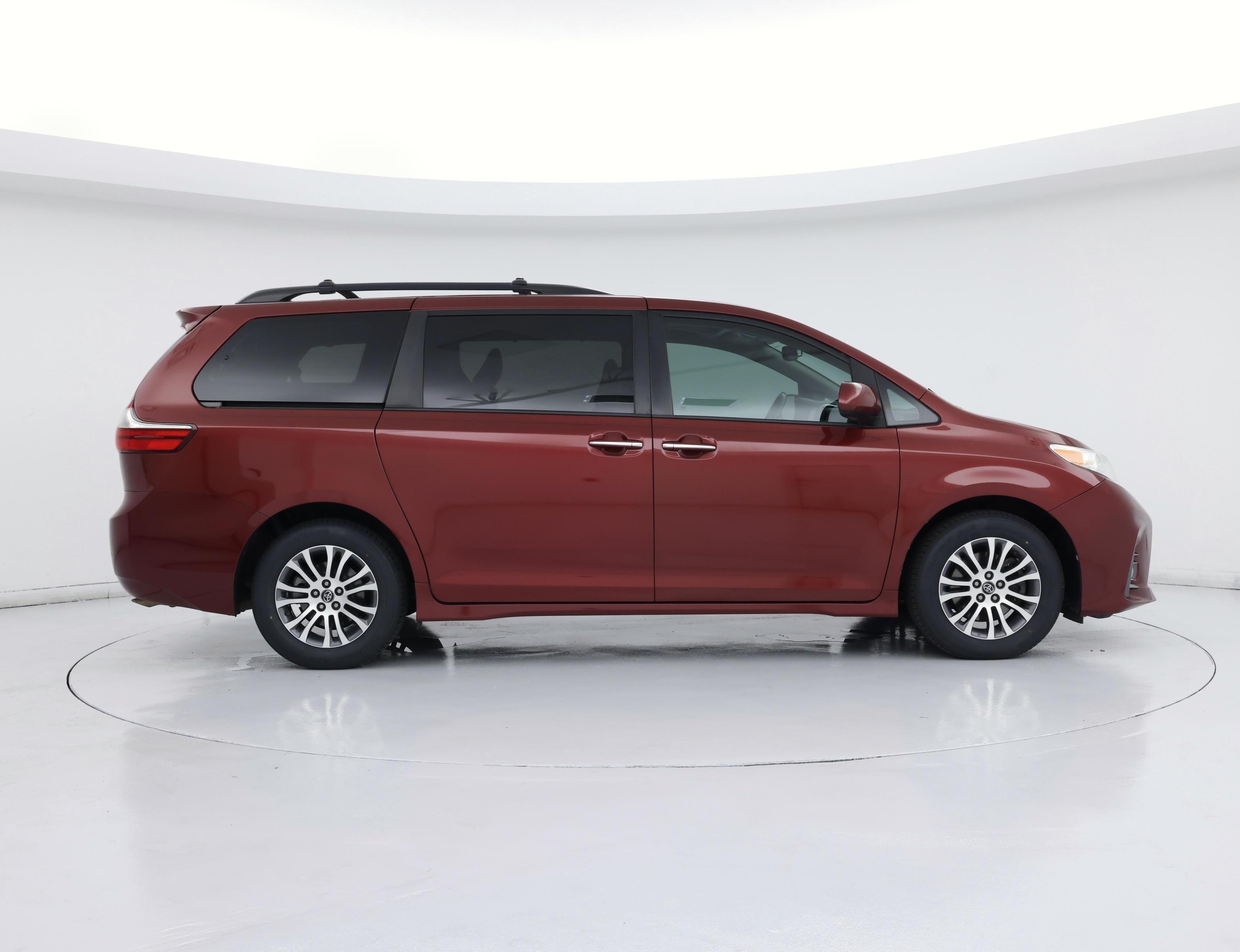 Thumbnail: 2018 Toyota Sienna - 7