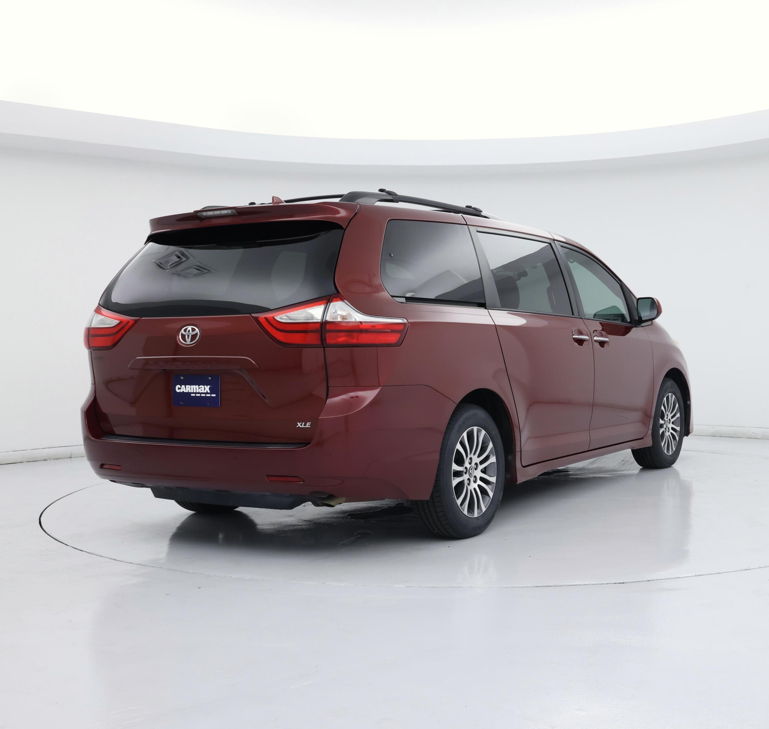 Thumbnail: 2018 Toyota Sienna - 8
