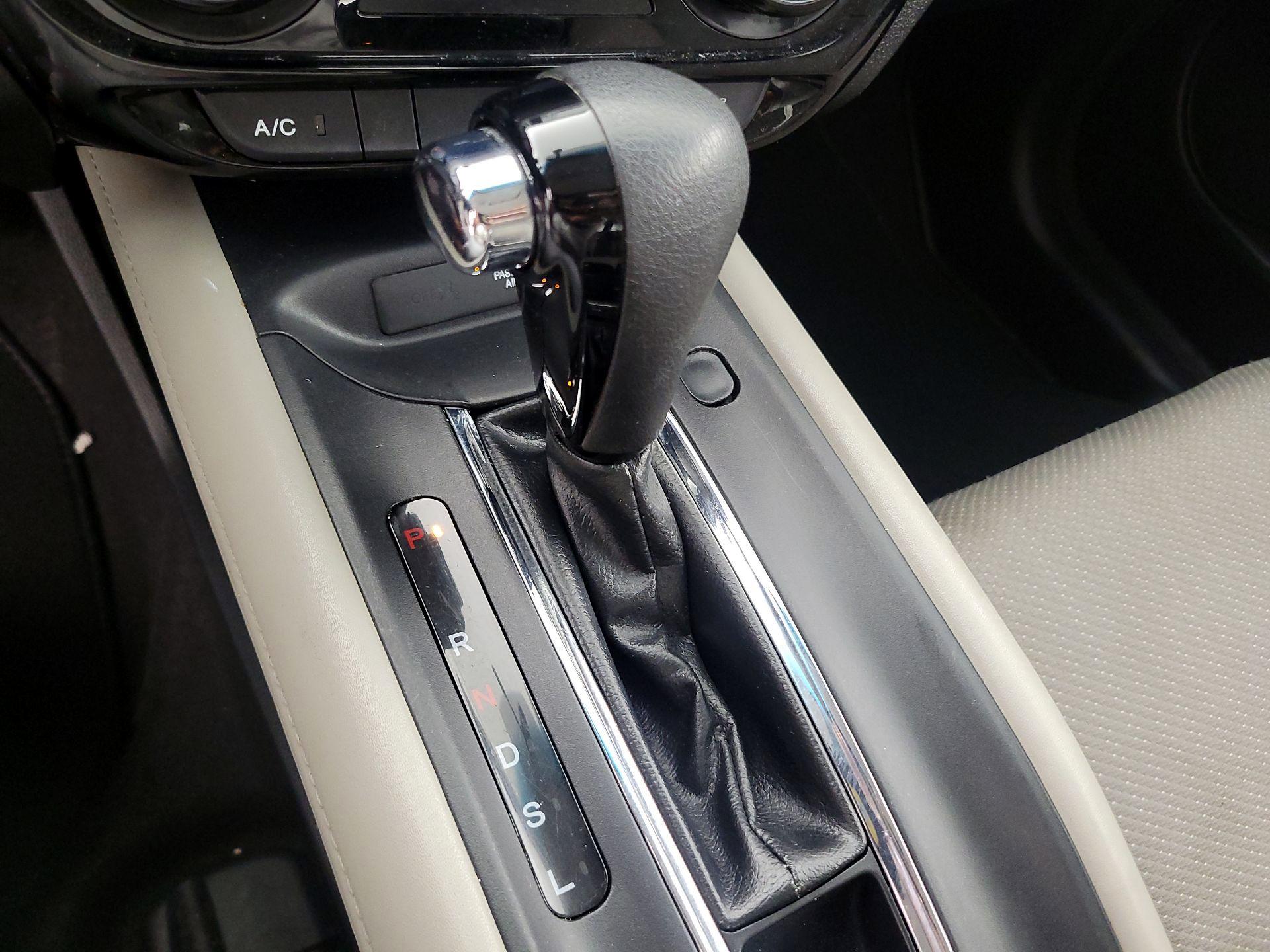 Thumbnail: 2016 Honda HR-V - 17