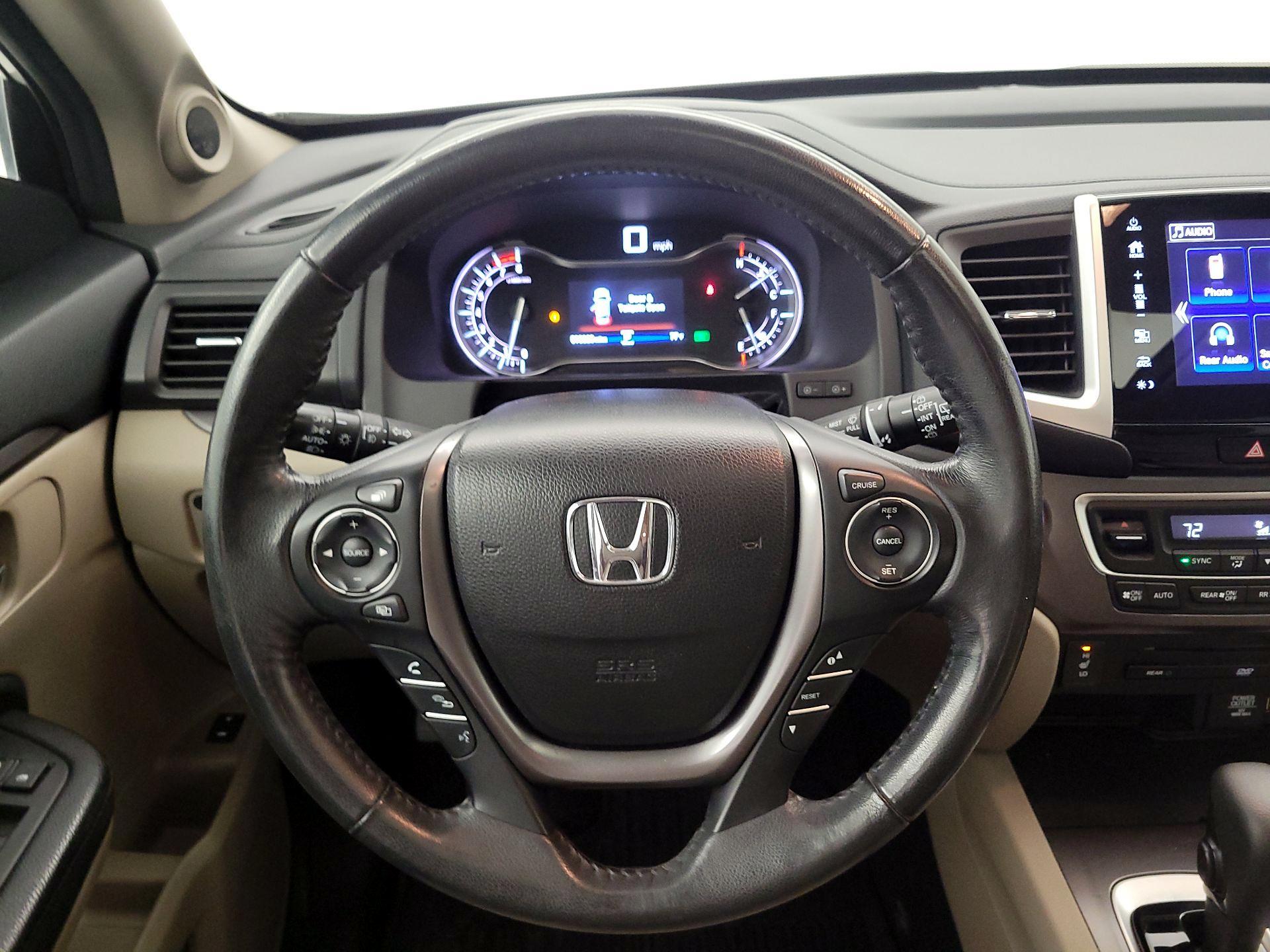 Thumbnail: 2017 Honda Pilot - 10