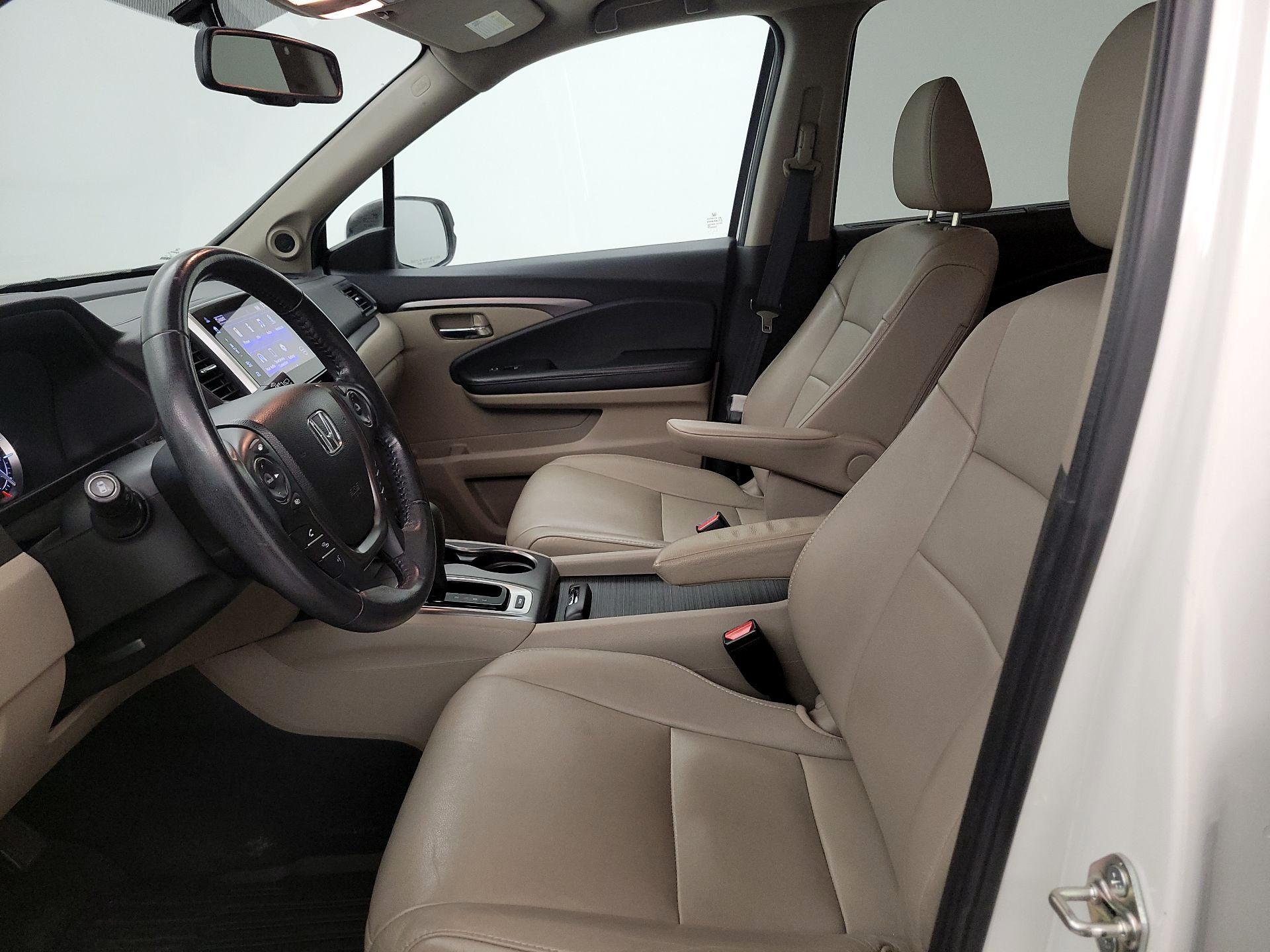 Thumbnail: 2017 Honda Pilot - 11