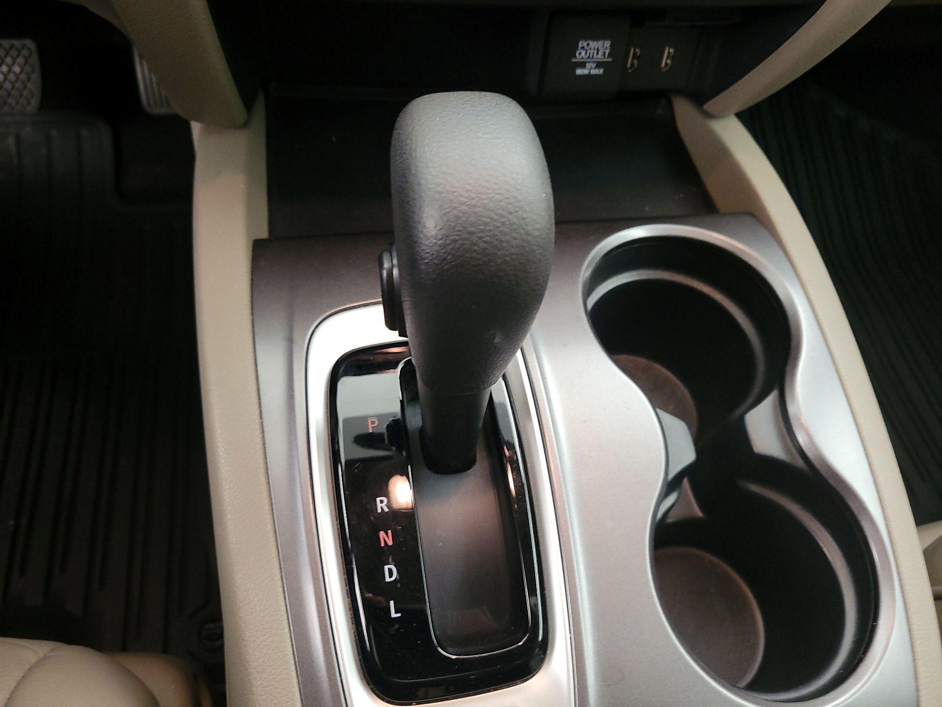 Thumbnail: 2017 Honda Pilot - 17