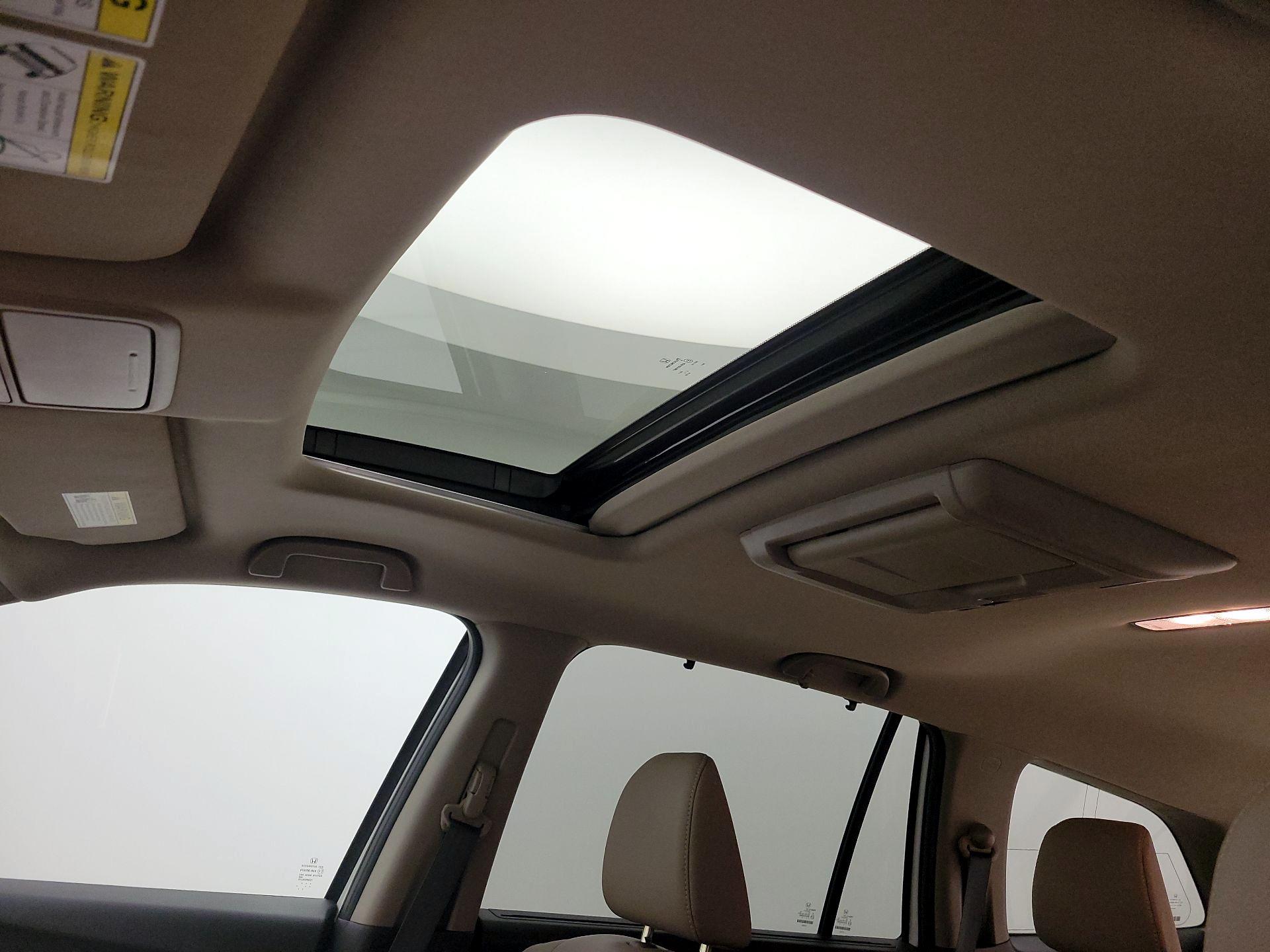 Thumbnail: 2017 Honda Pilot - 19