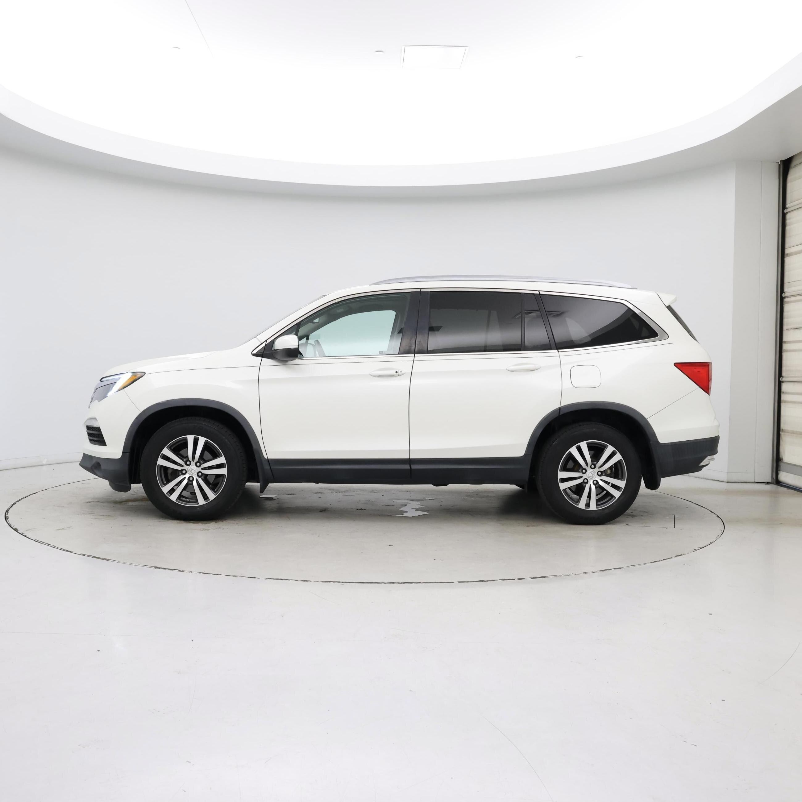 Thumbnail: 2017 Honda Pilot - 3