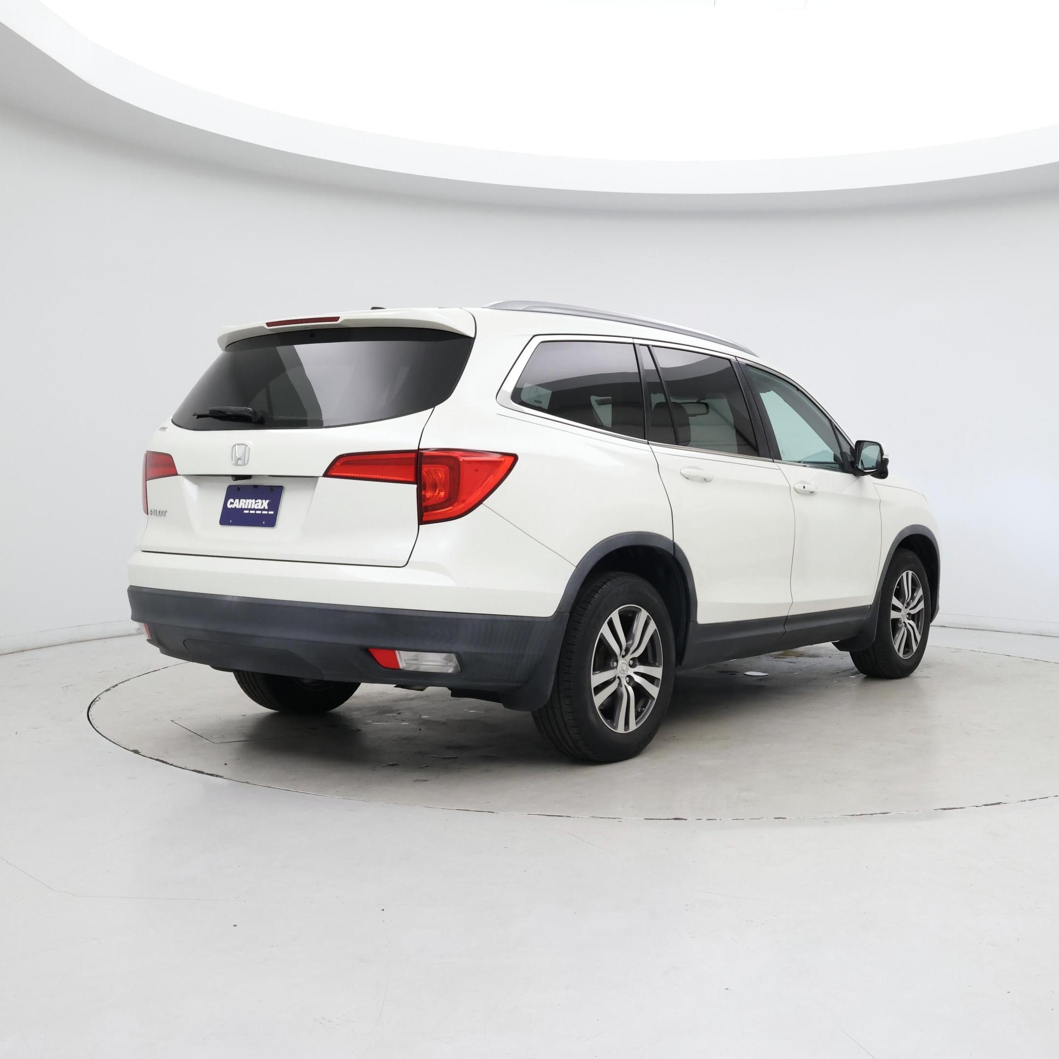 Thumbnail: 2017 Honda Pilot - 8