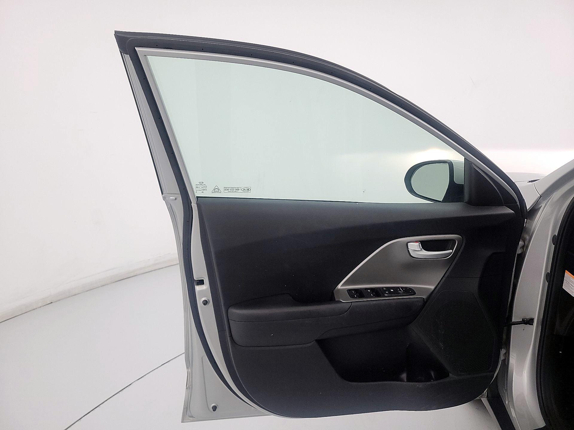 Thumbnail: 2019 Kia Niro - 12