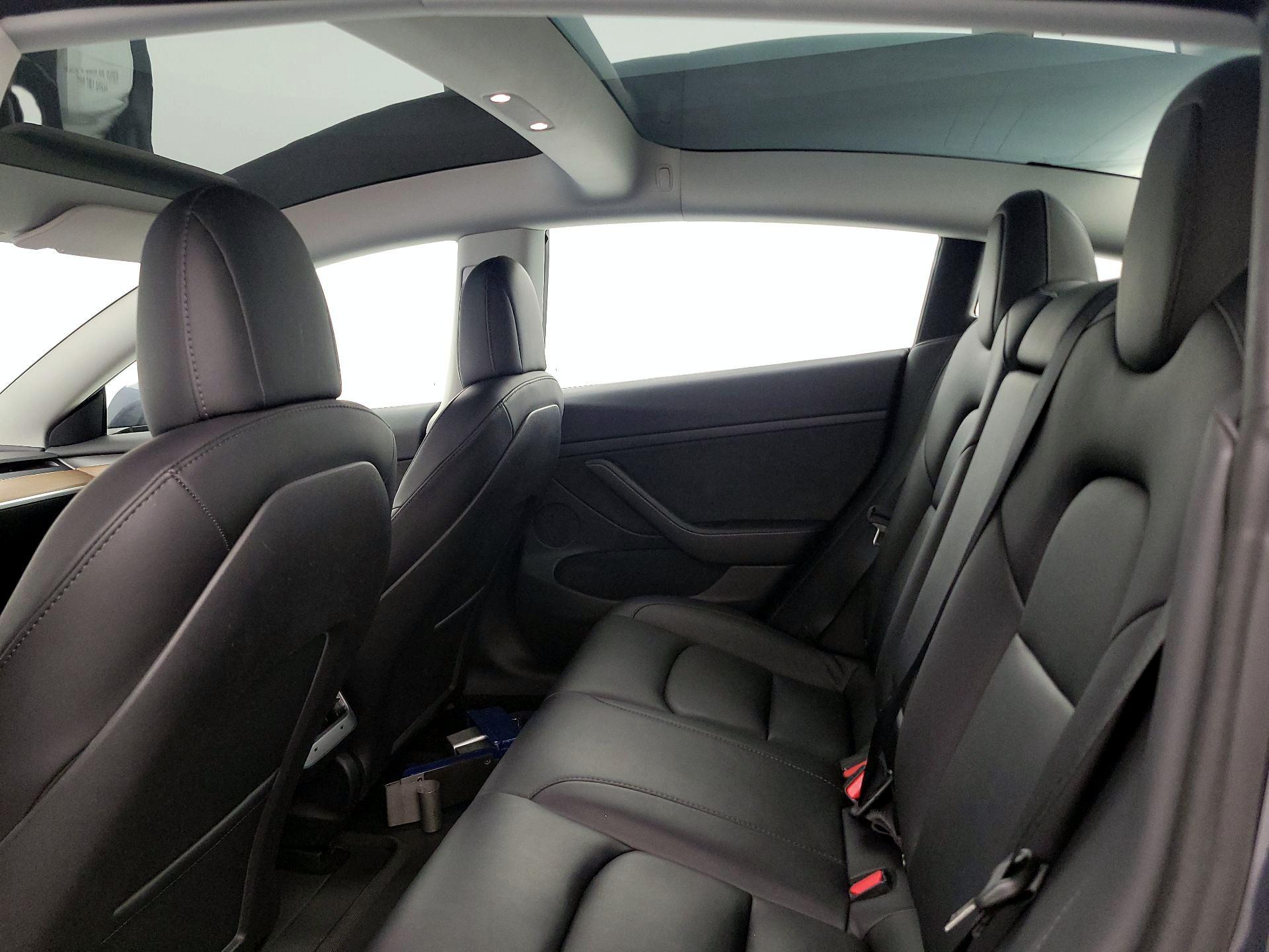 Thumbnail: 2023 Tesla Model 3 - 19