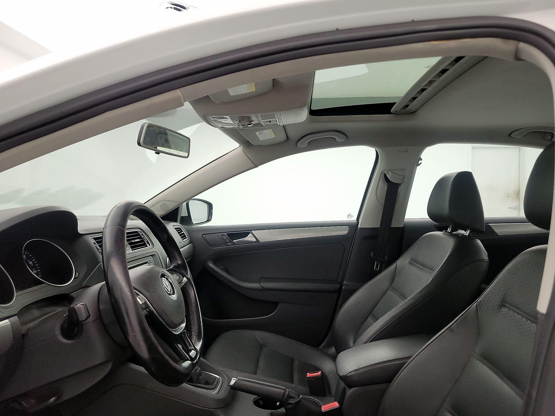 Thumbnail: 2015 Volkswagen Jetta - 19