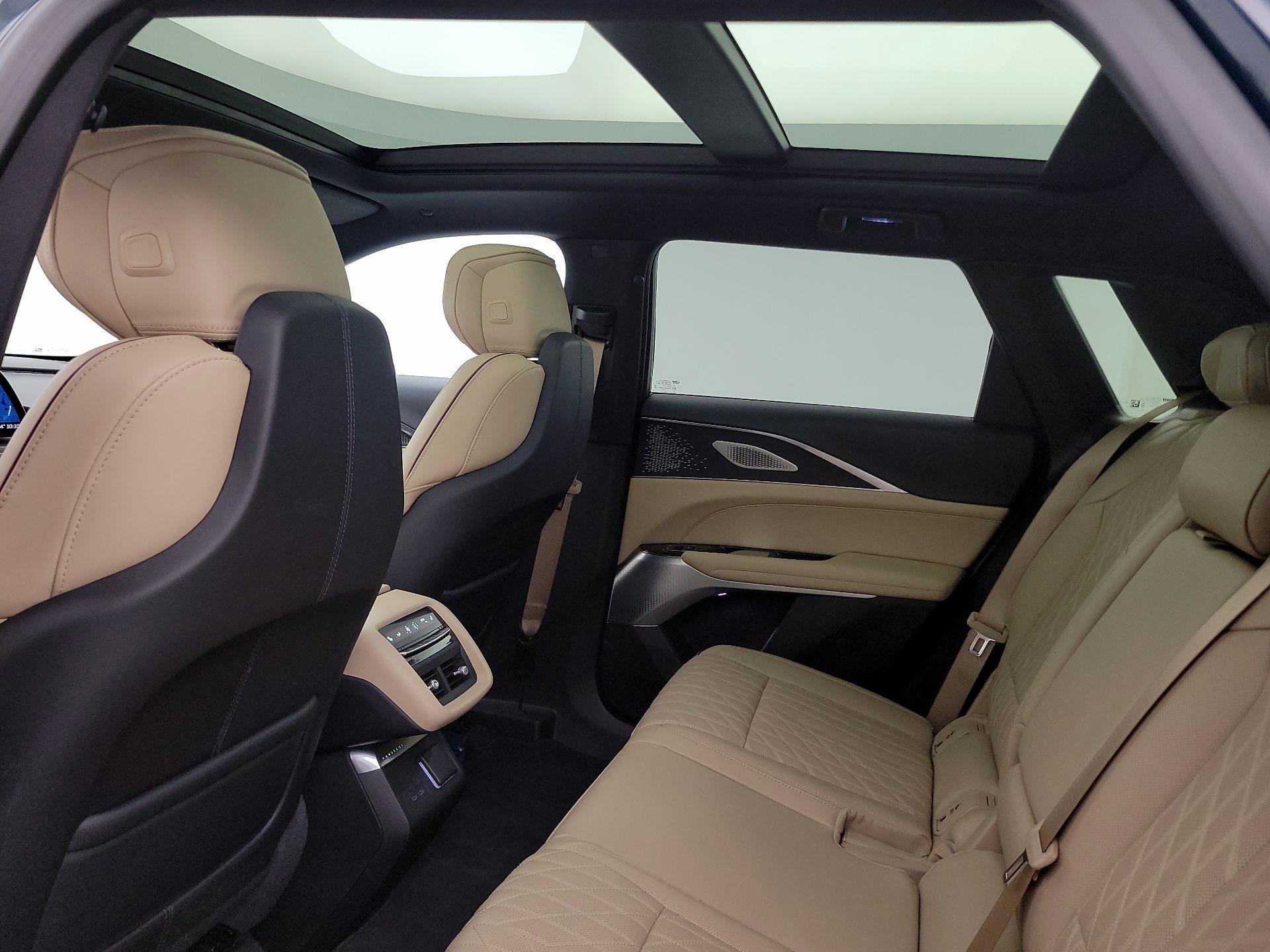 Thumbnail: 2024 Cadillac Lyriq - 20