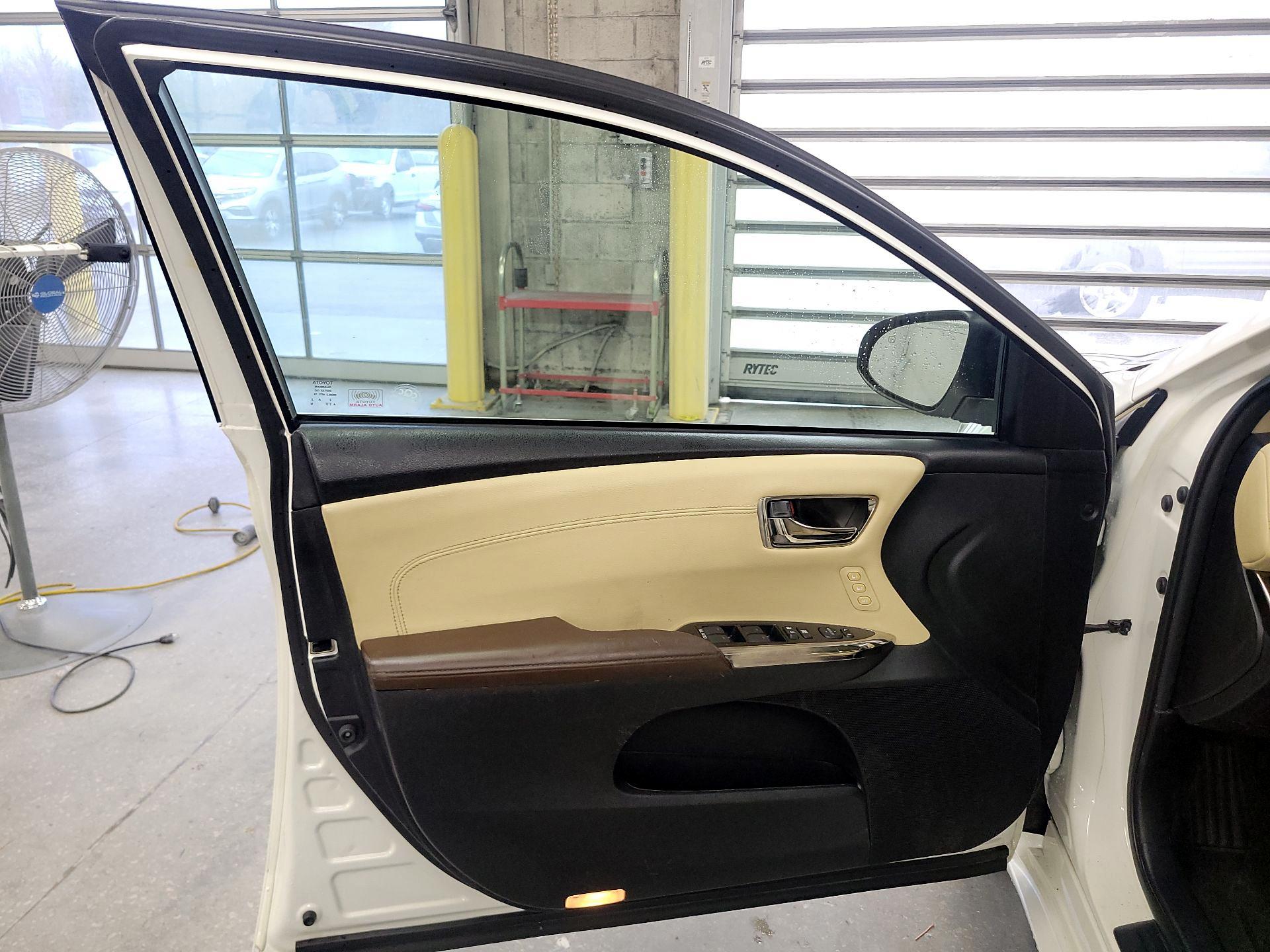 Thumbnail: 2015 Toyota Avalon - 10