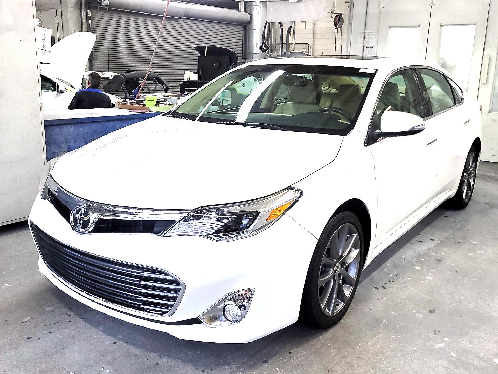 Thumbnail: 2015 Toyota Avalon - 3