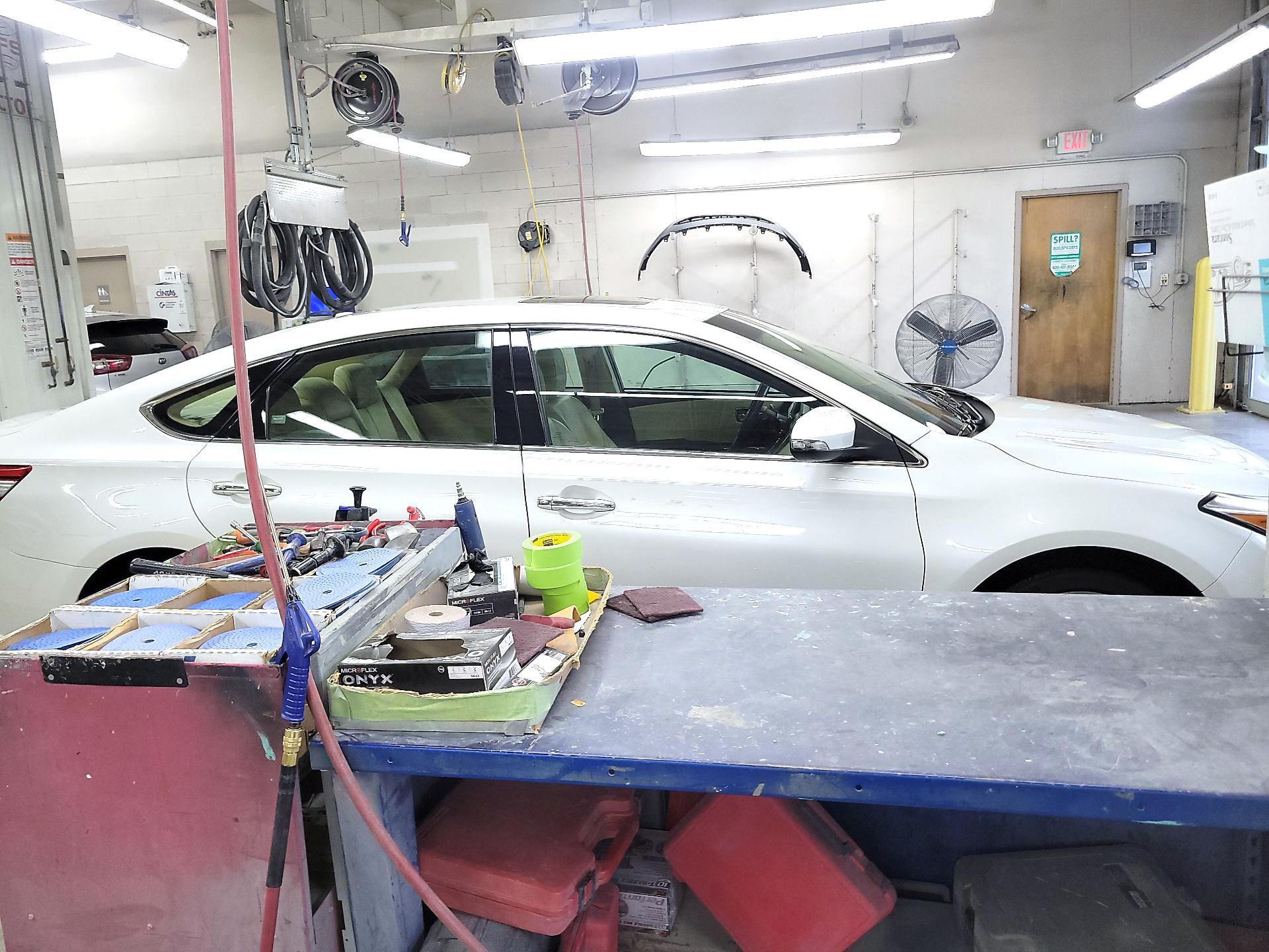 Thumbnail: 2015 Toyota Avalon - 4