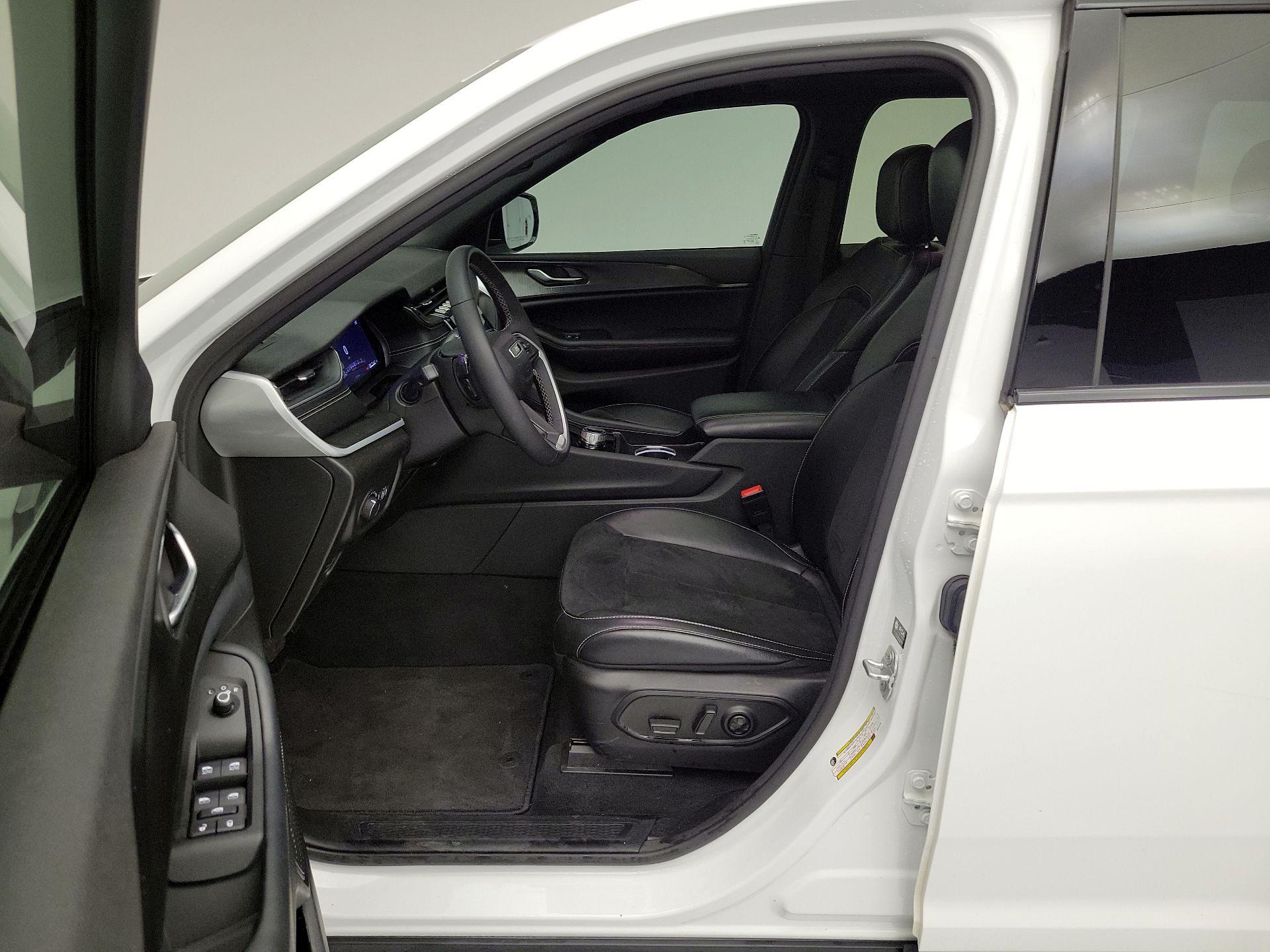 Thumbnail: 2024 Jeep Grand Cherokee - 11