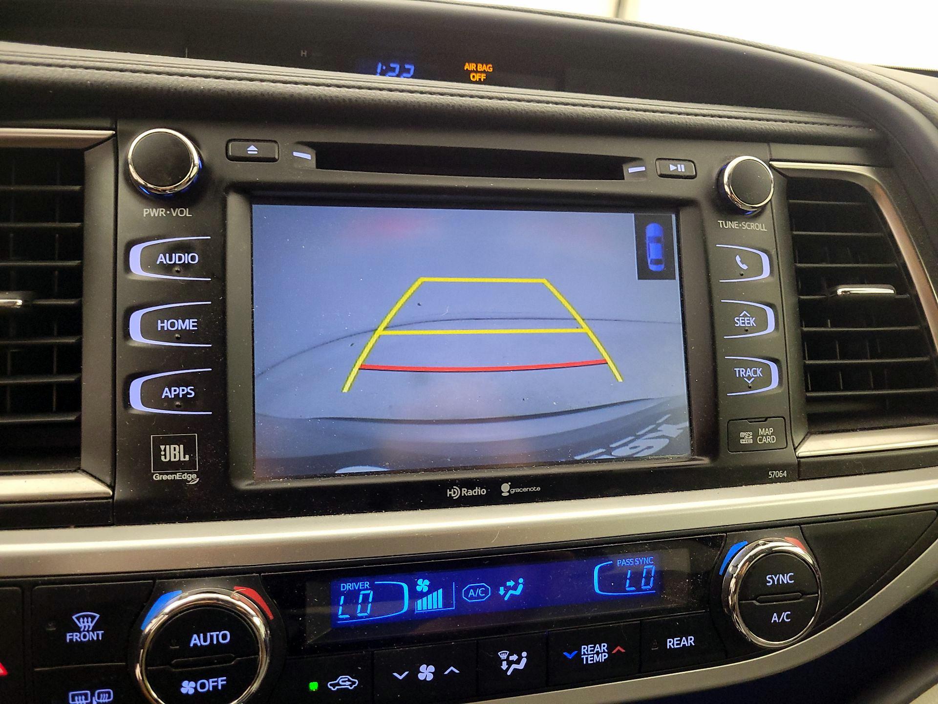 Thumbnail: 2015 Toyota Highlander - 14