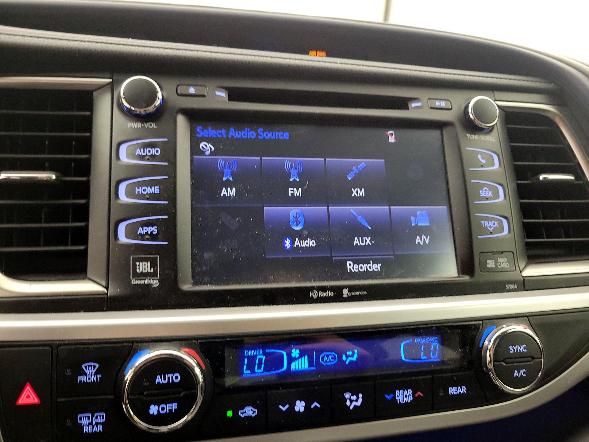 Thumbnail: 2015 Toyota Highlander - 15