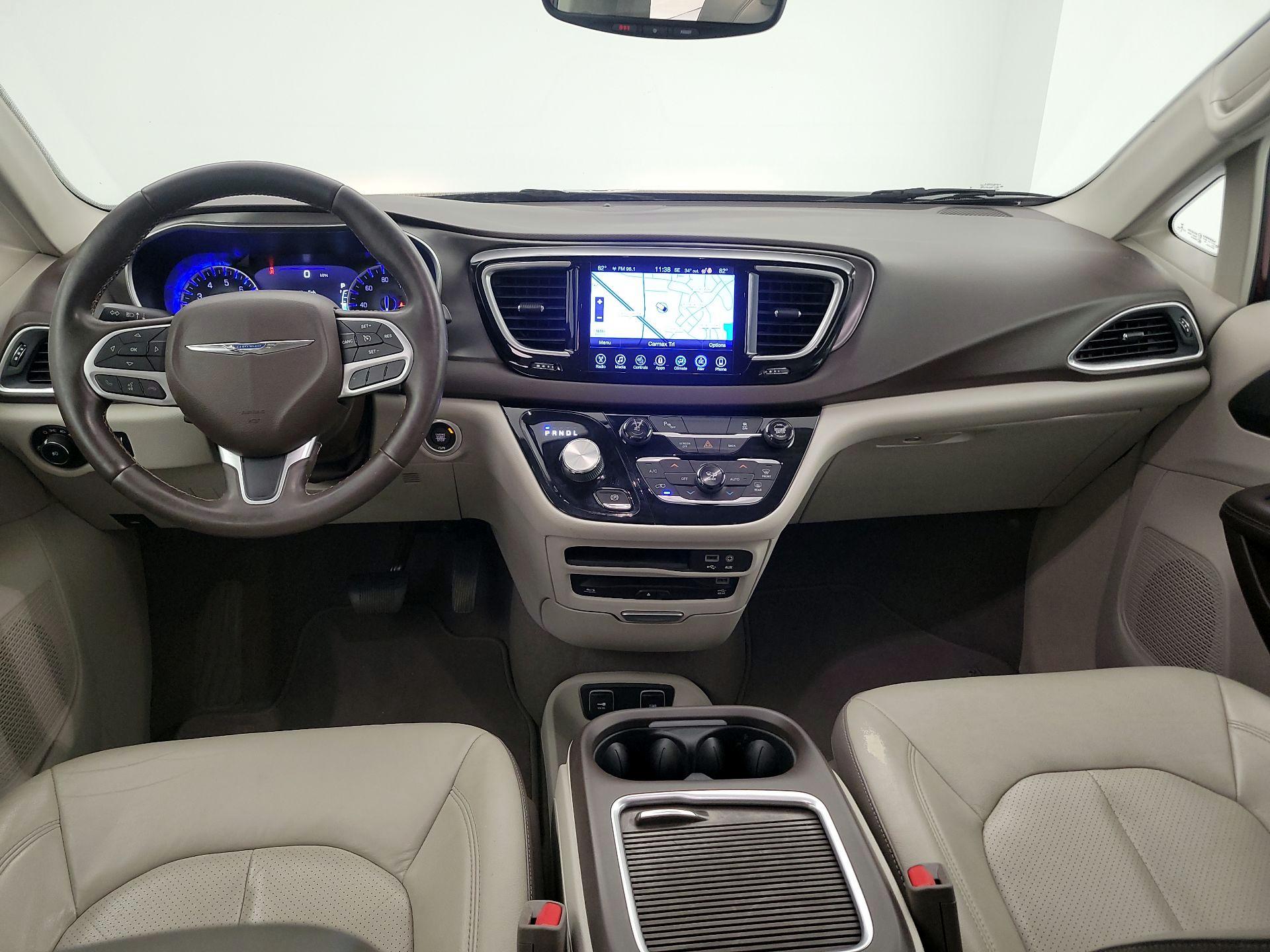 Thumbnail: 2017 Chrysler Pacifica - 9