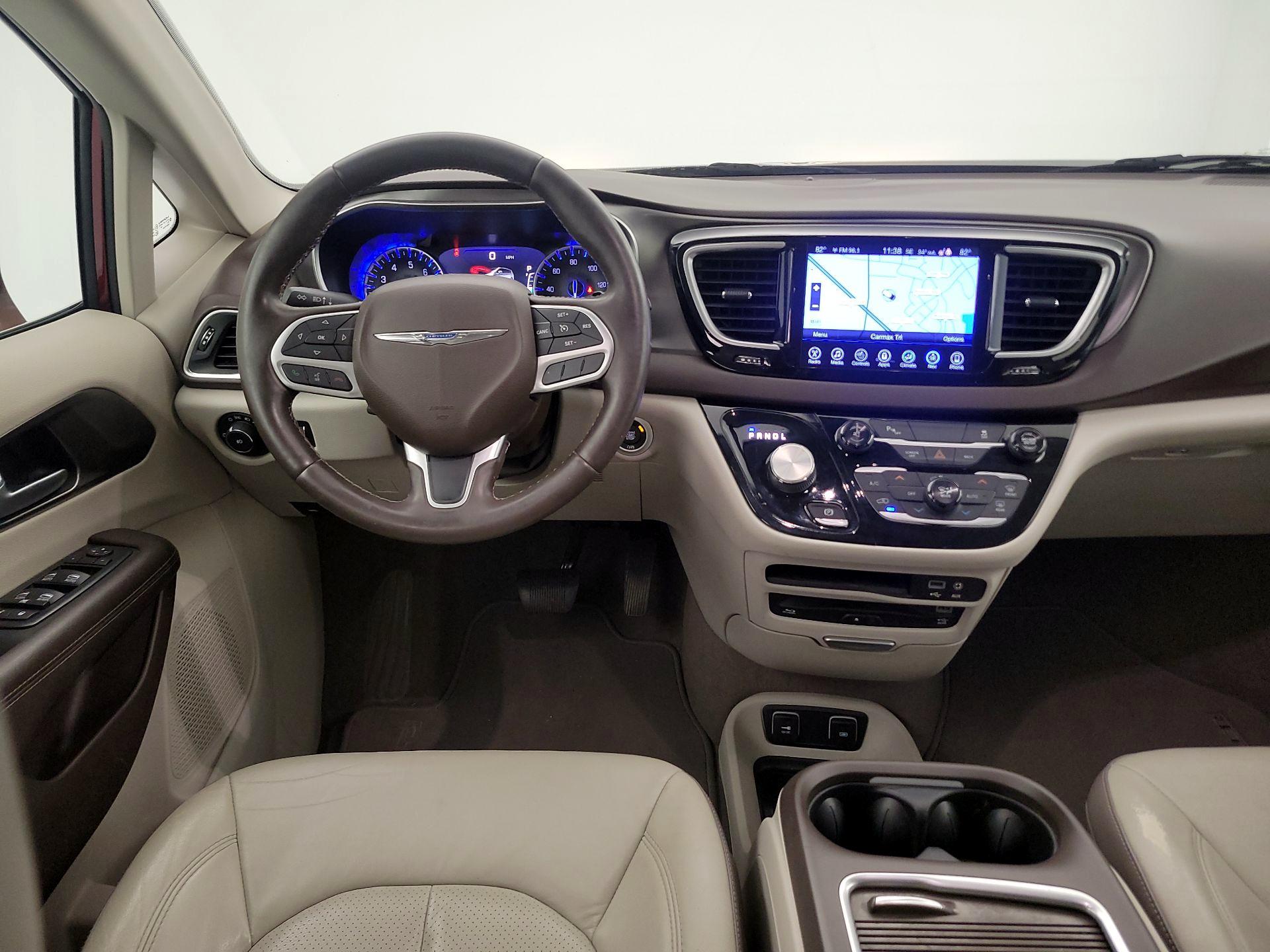 Thumbnail: 2017 Chrysler Pacifica - 10