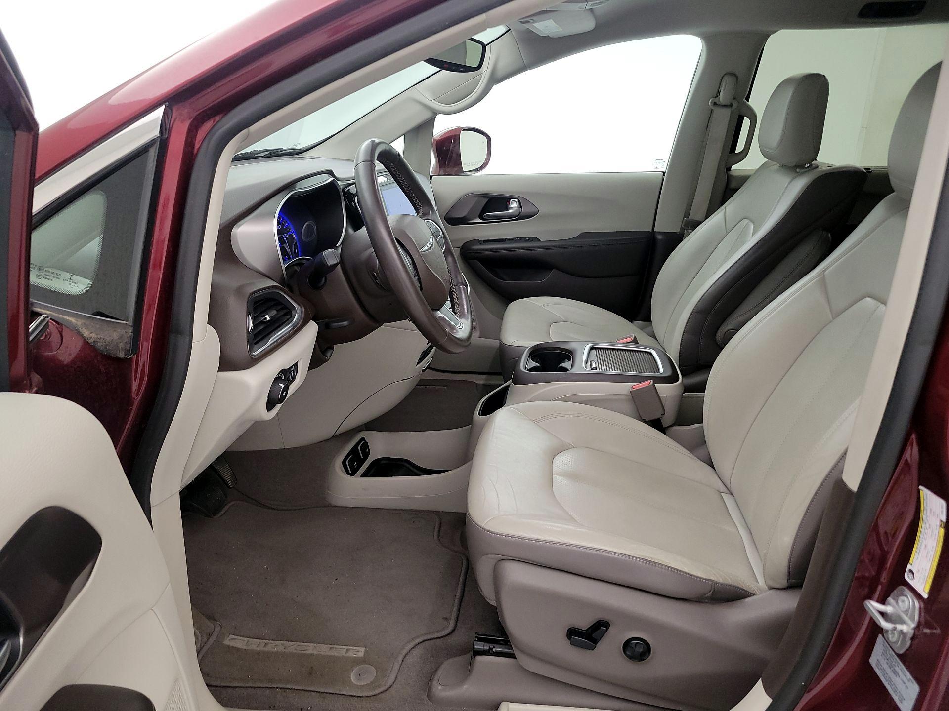 Thumbnail: 2017 Chrysler Pacifica - 11