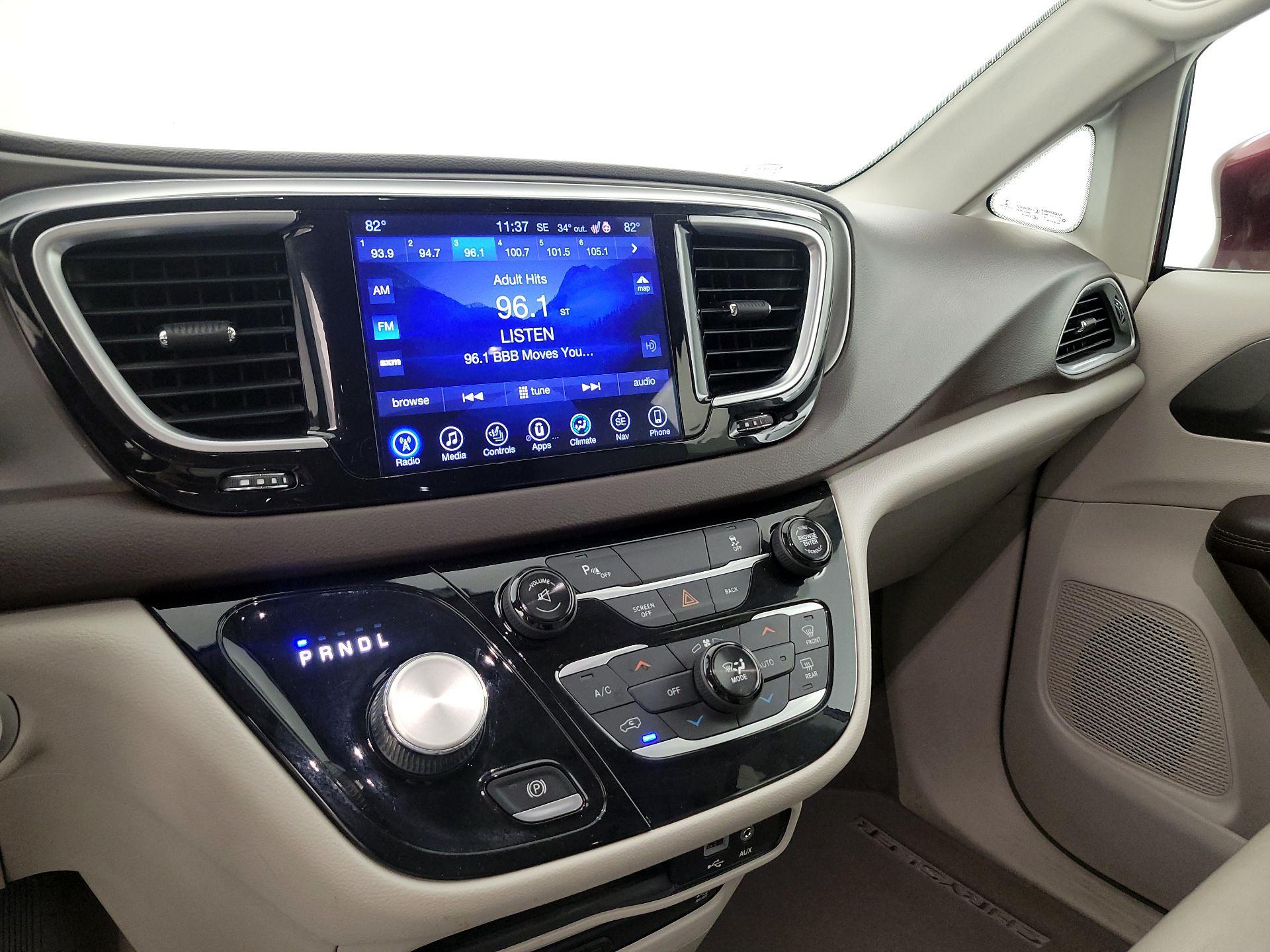 Thumbnail: 2017 Chrysler Pacifica - 16