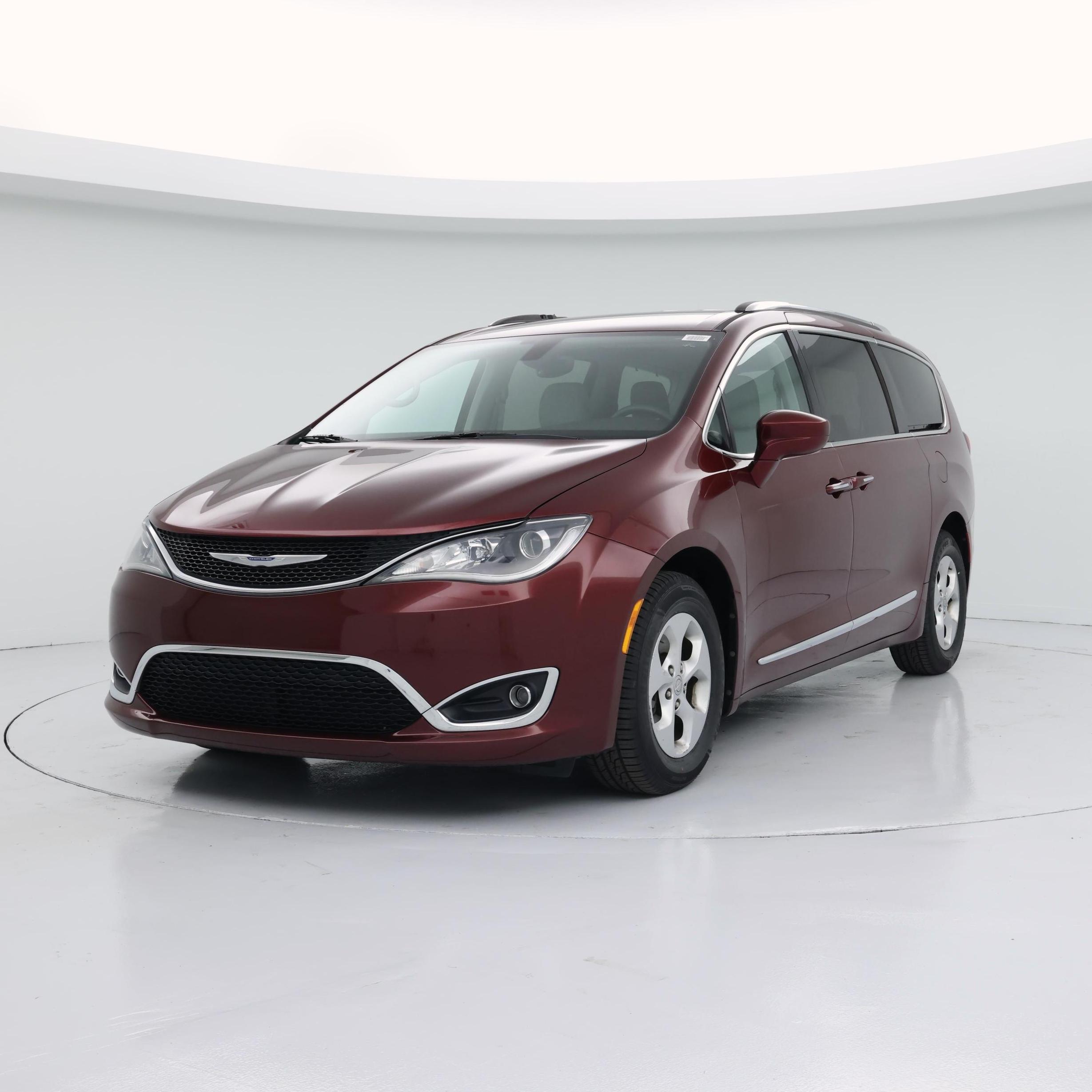 Thumbnail: 2017 Chrysler Pacifica - 4