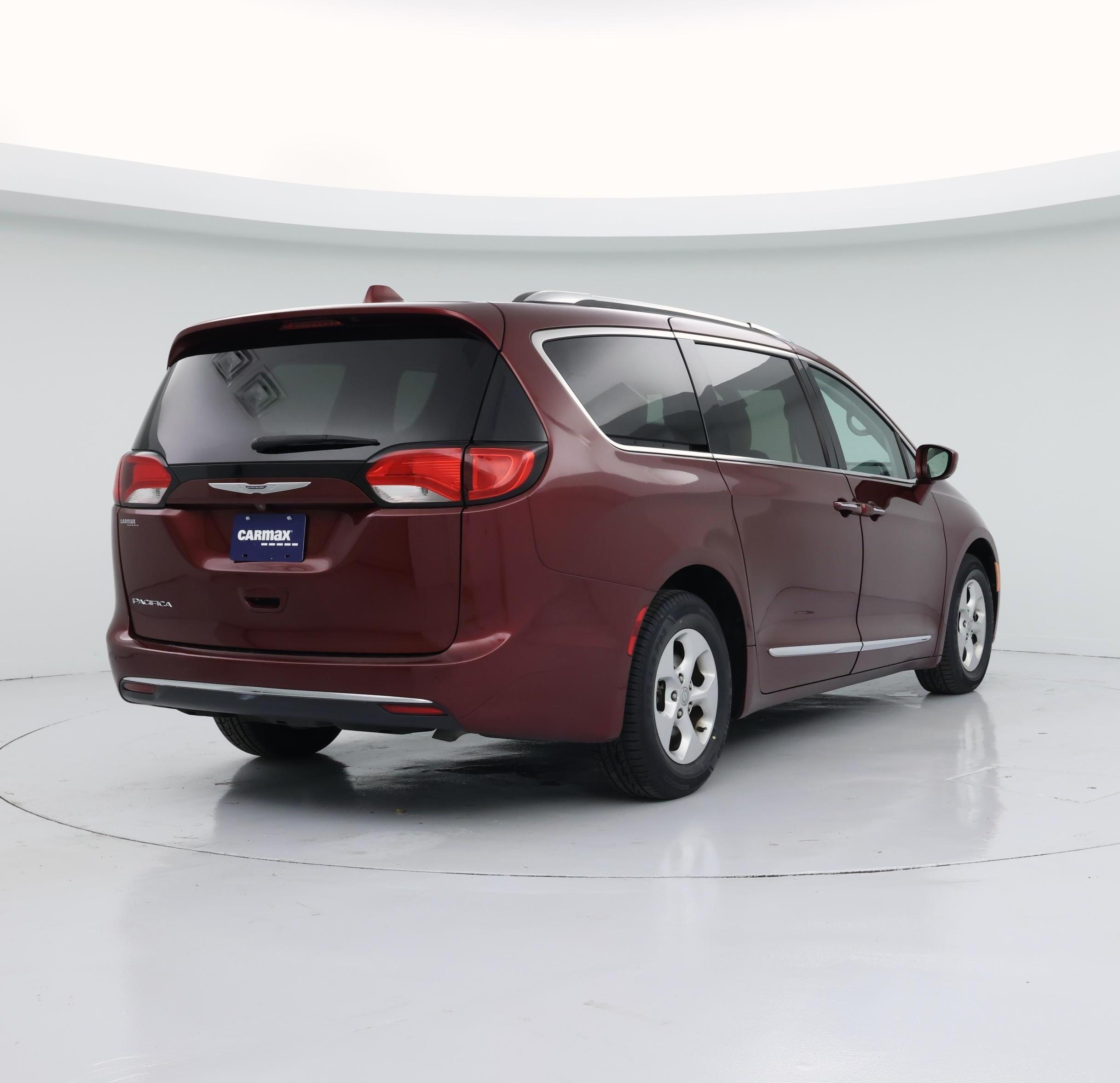 Thumbnail: 2017 Chrysler Pacifica - 8