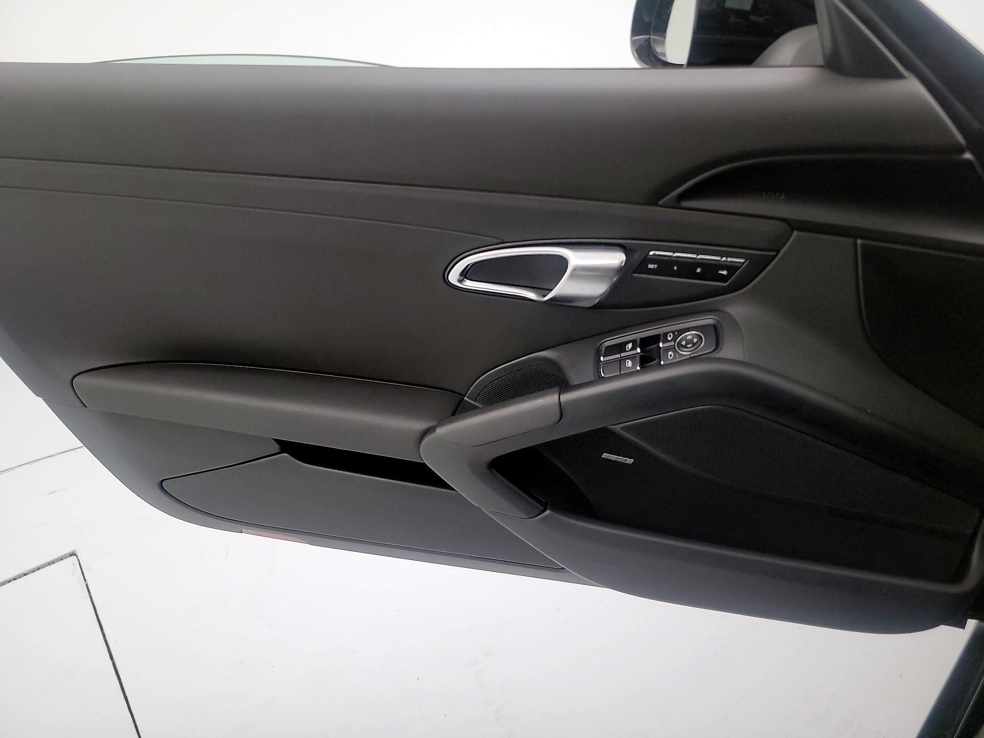 Thumbnail: 2016 Porsche Cayman - 12