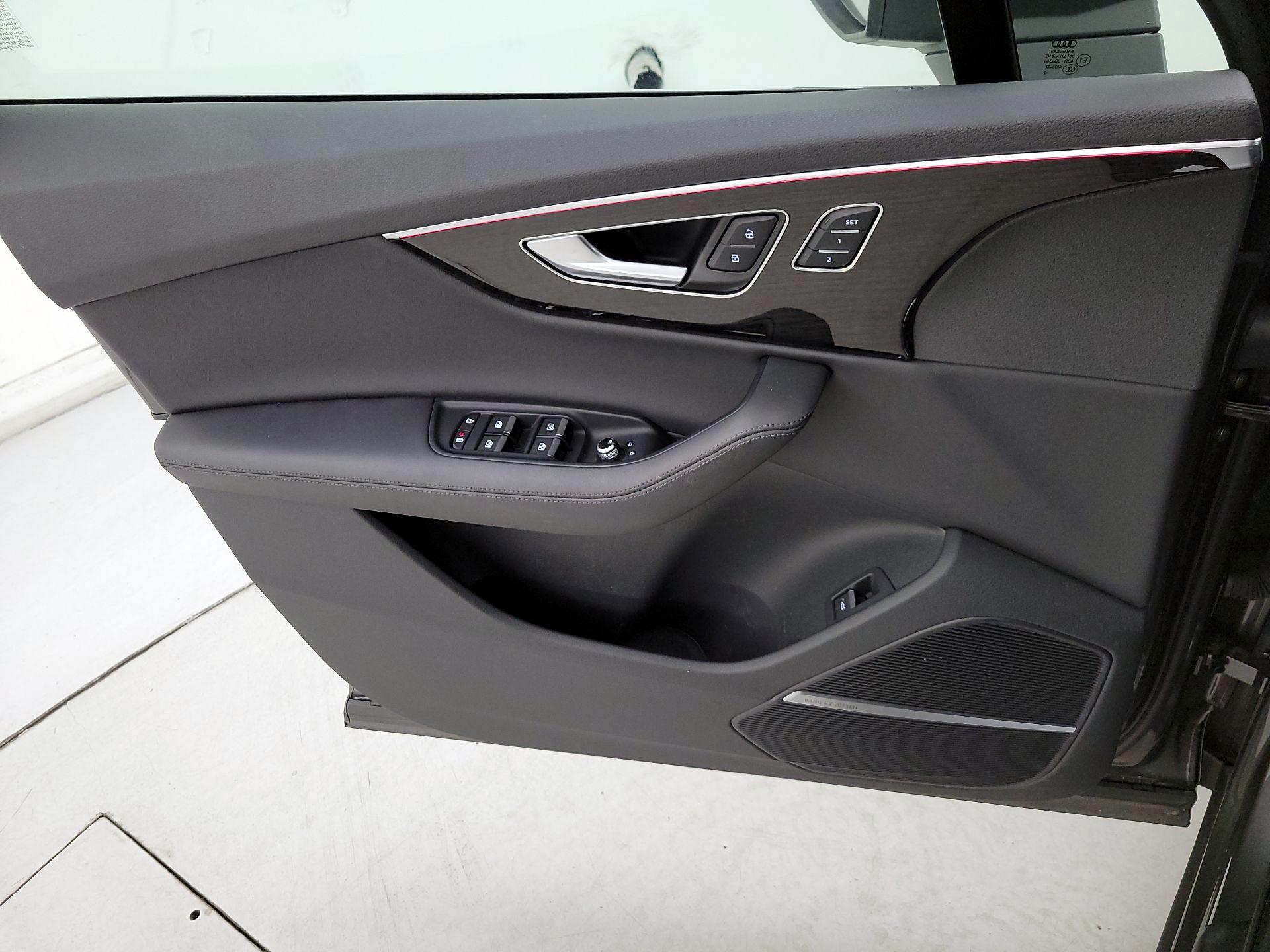 Thumbnail: 2023 Audi Q7 - 12