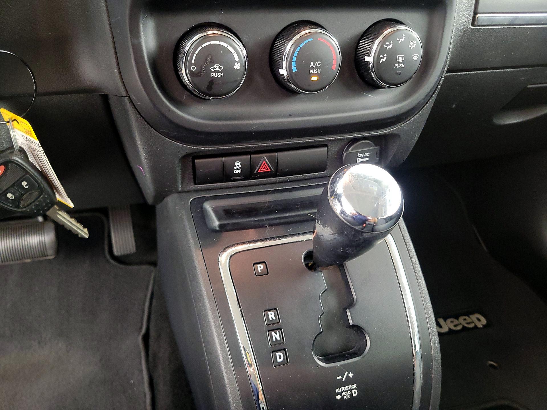 Thumbnail: 2016 Jeep Patriot - 14