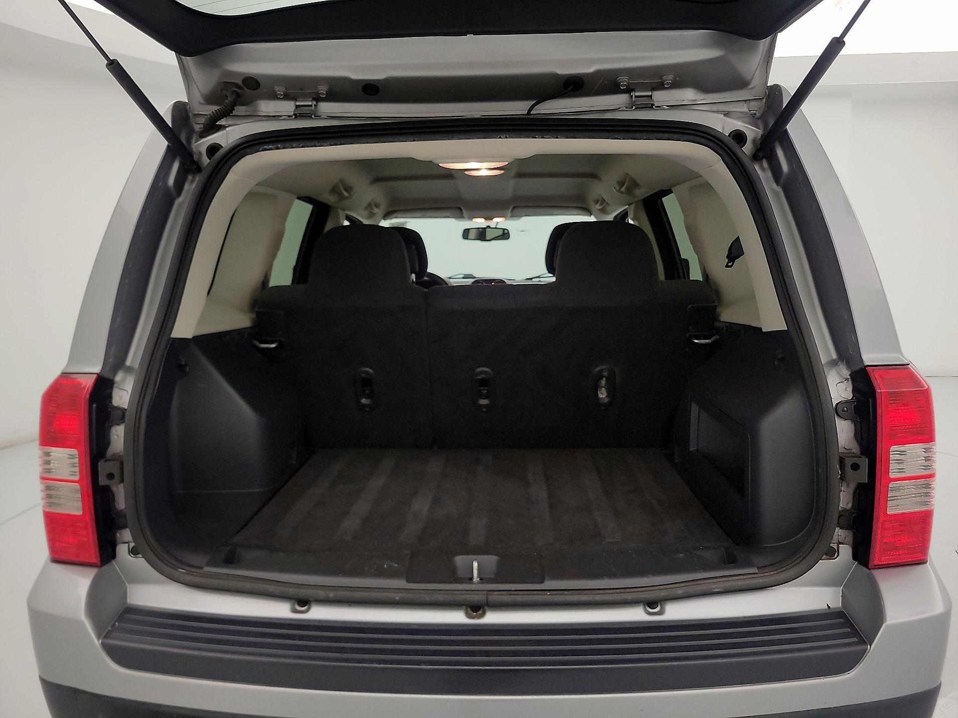 Thumbnail: 2016 Jeep Patriot - 18