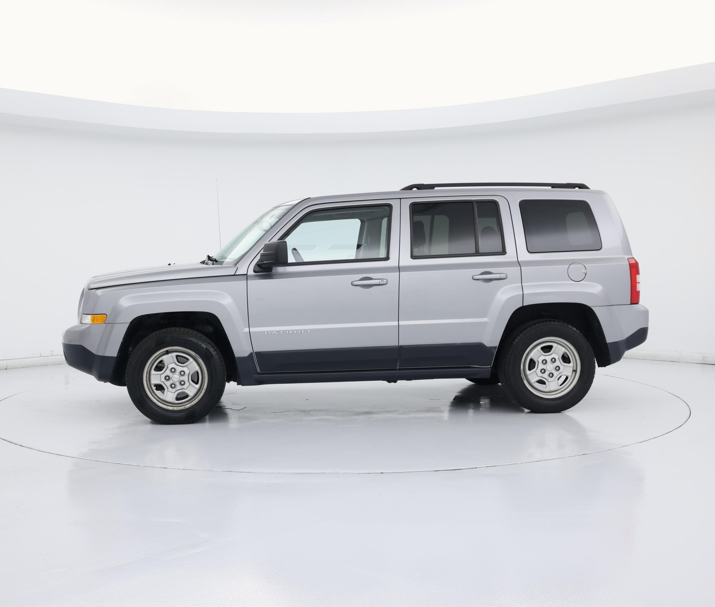 Thumbnail: 2016 Jeep Patriot - 3