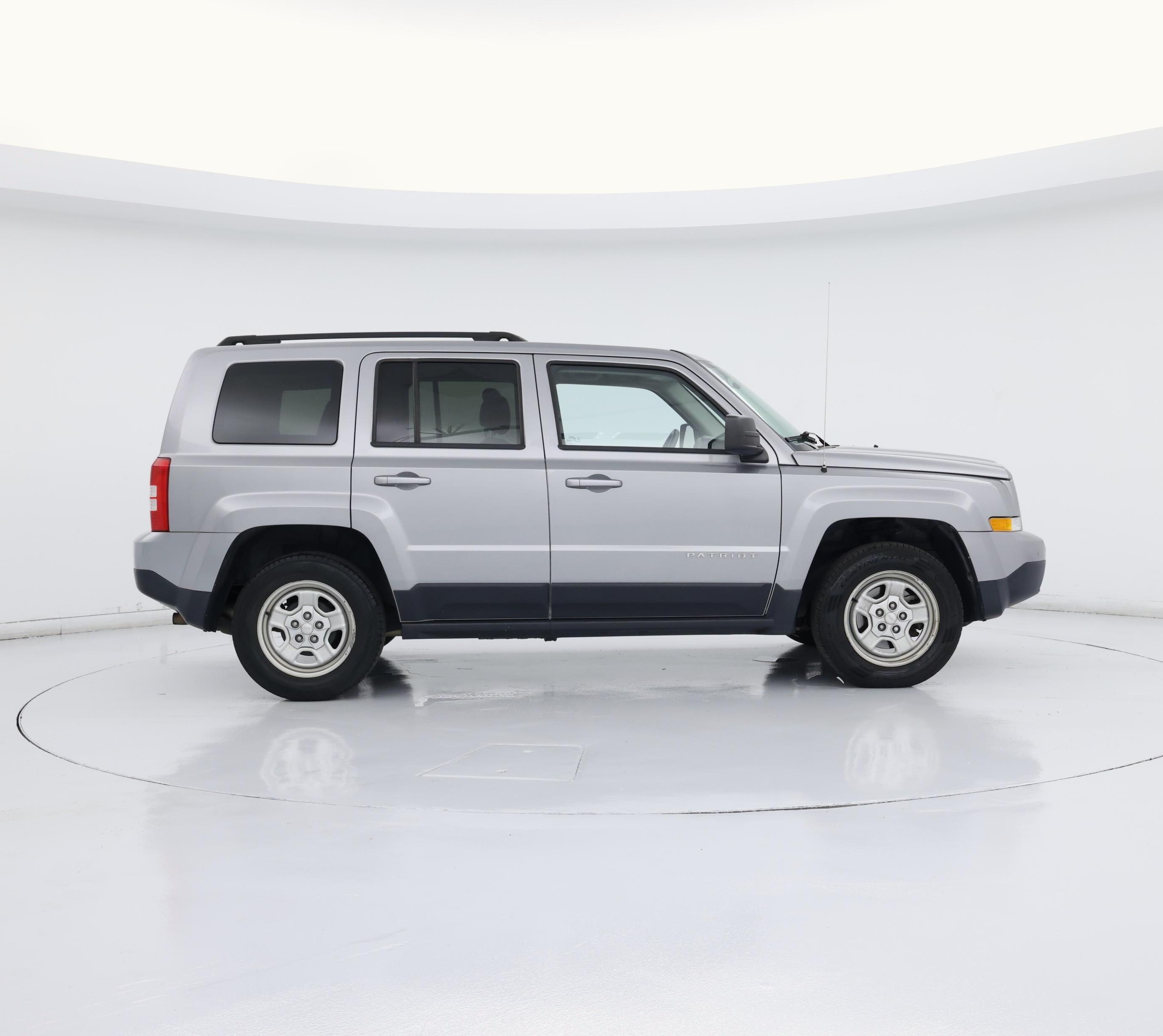 Thumbnail: 2016 Jeep Patriot - 7