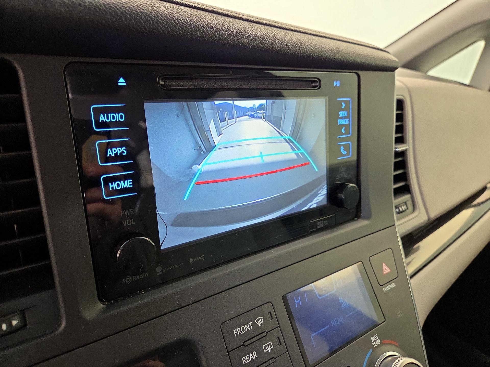 Thumbnail: 2016 Toyota Sienna - 14