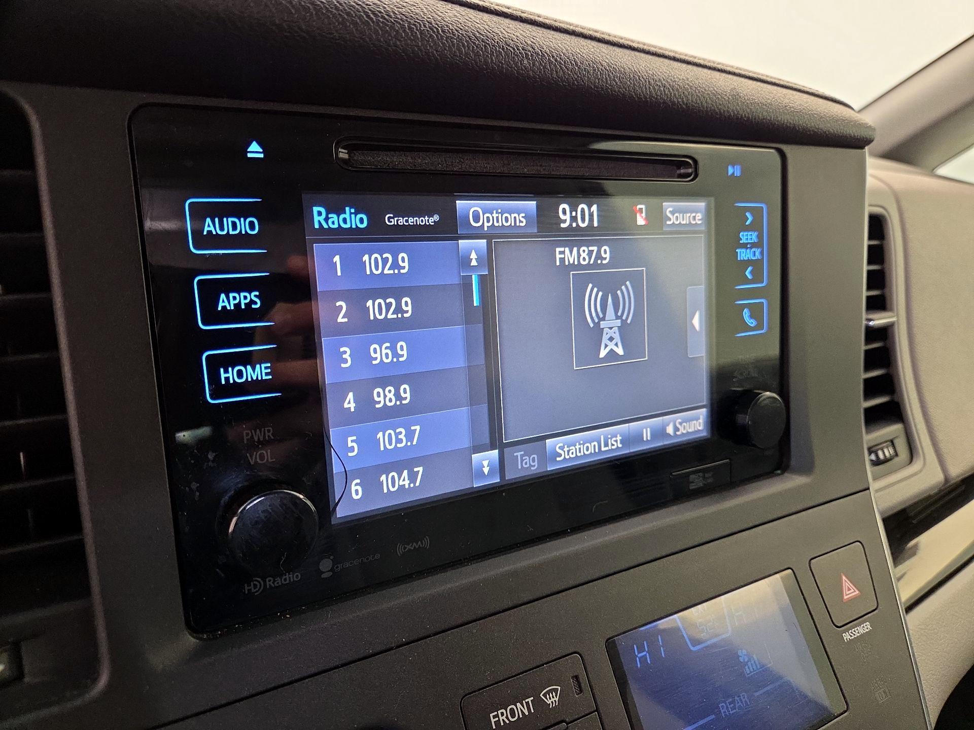 Thumbnail: 2016 Toyota Sienna - 15