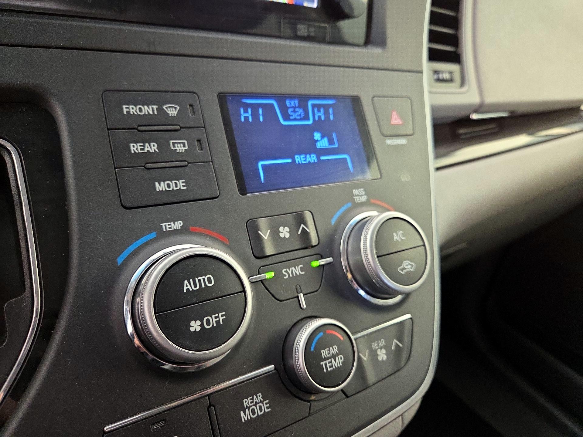 Thumbnail: 2016 Toyota Sienna - 16