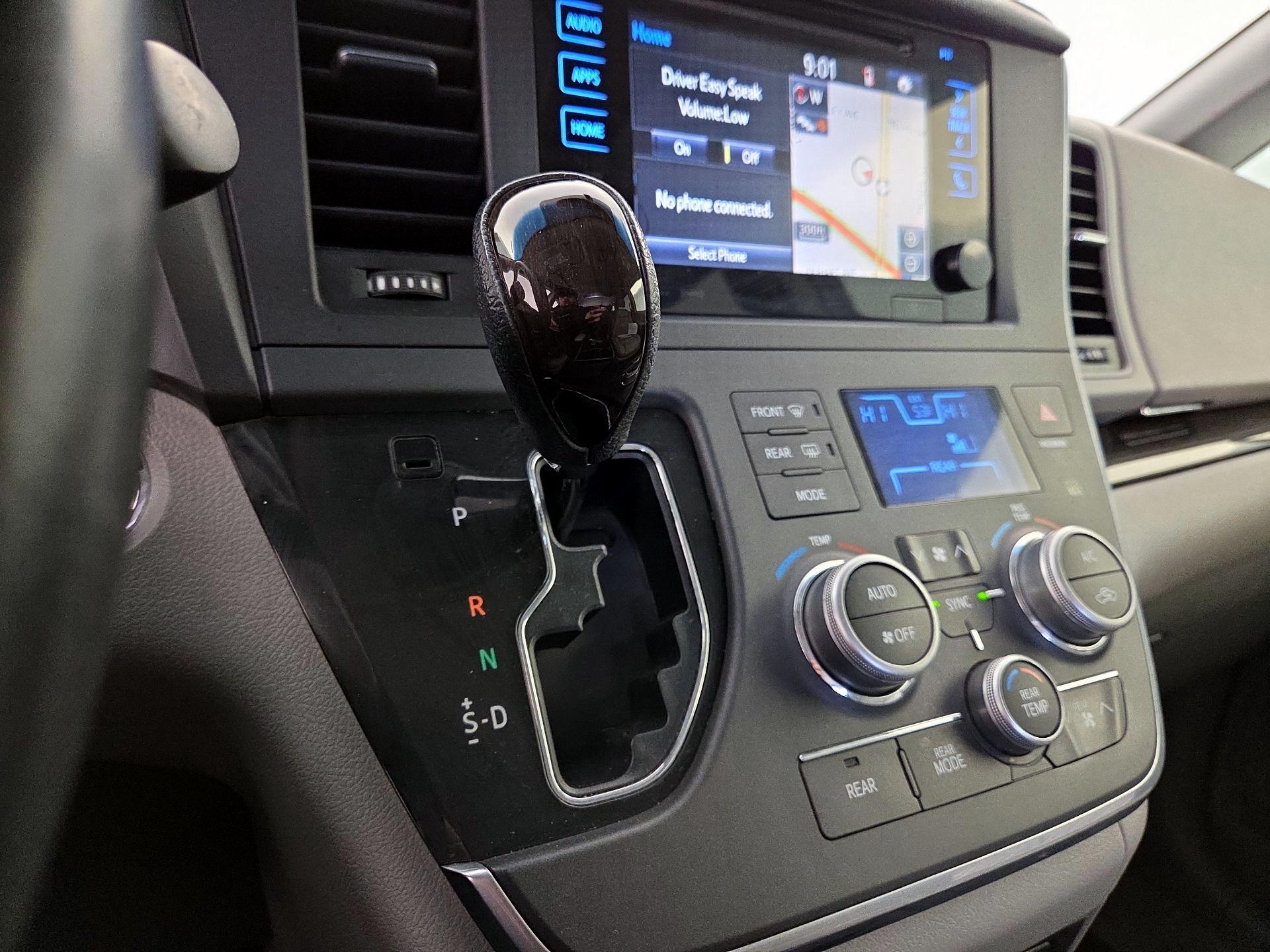 Thumbnail: 2016 Toyota Sienna - 17
