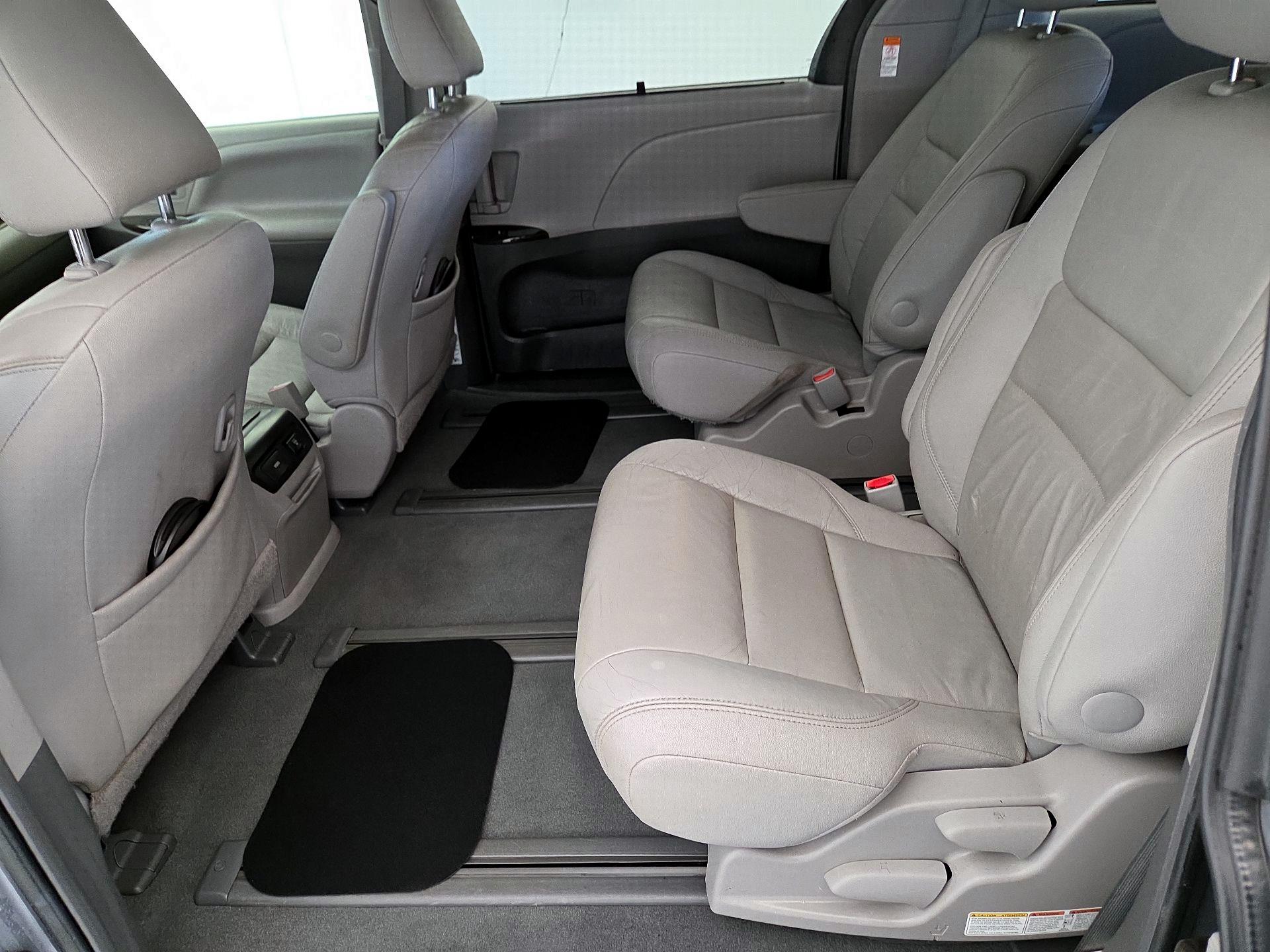 Thumbnail: 2016 Toyota Sienna - 20