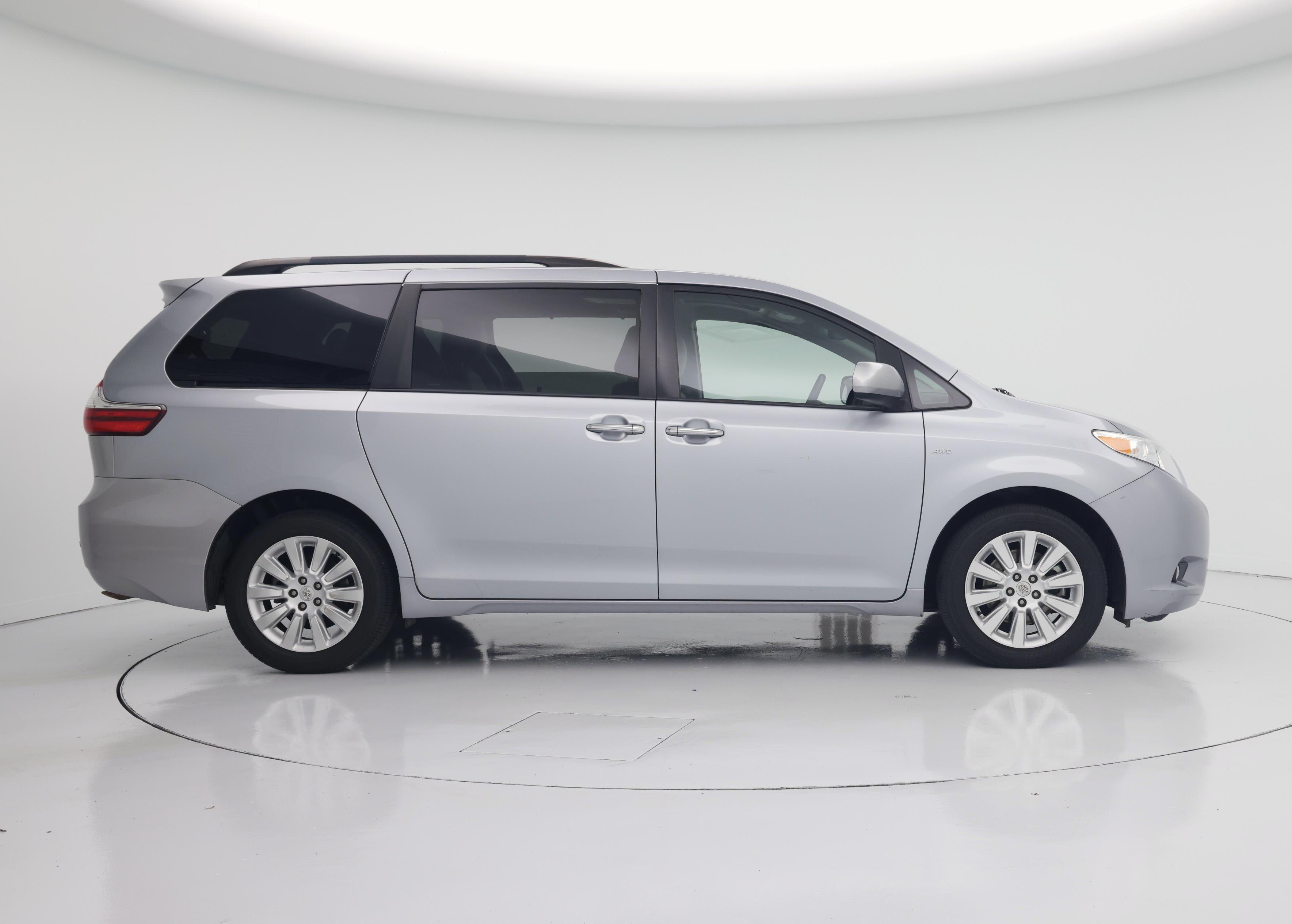 Thumbnail: 2016 Toyota Sienna - 7