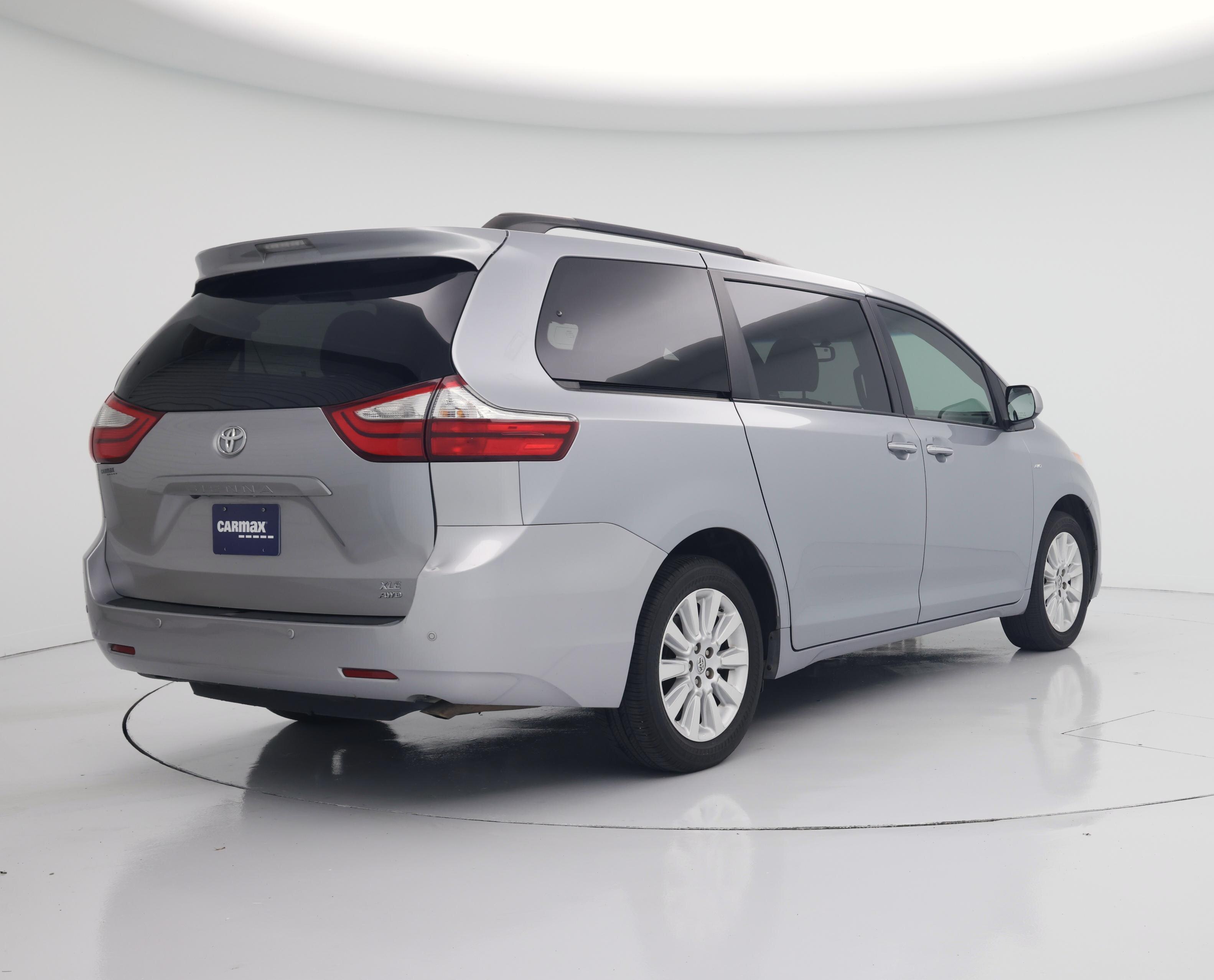 Thumbnail: 2016 Toyota Sienna - 8