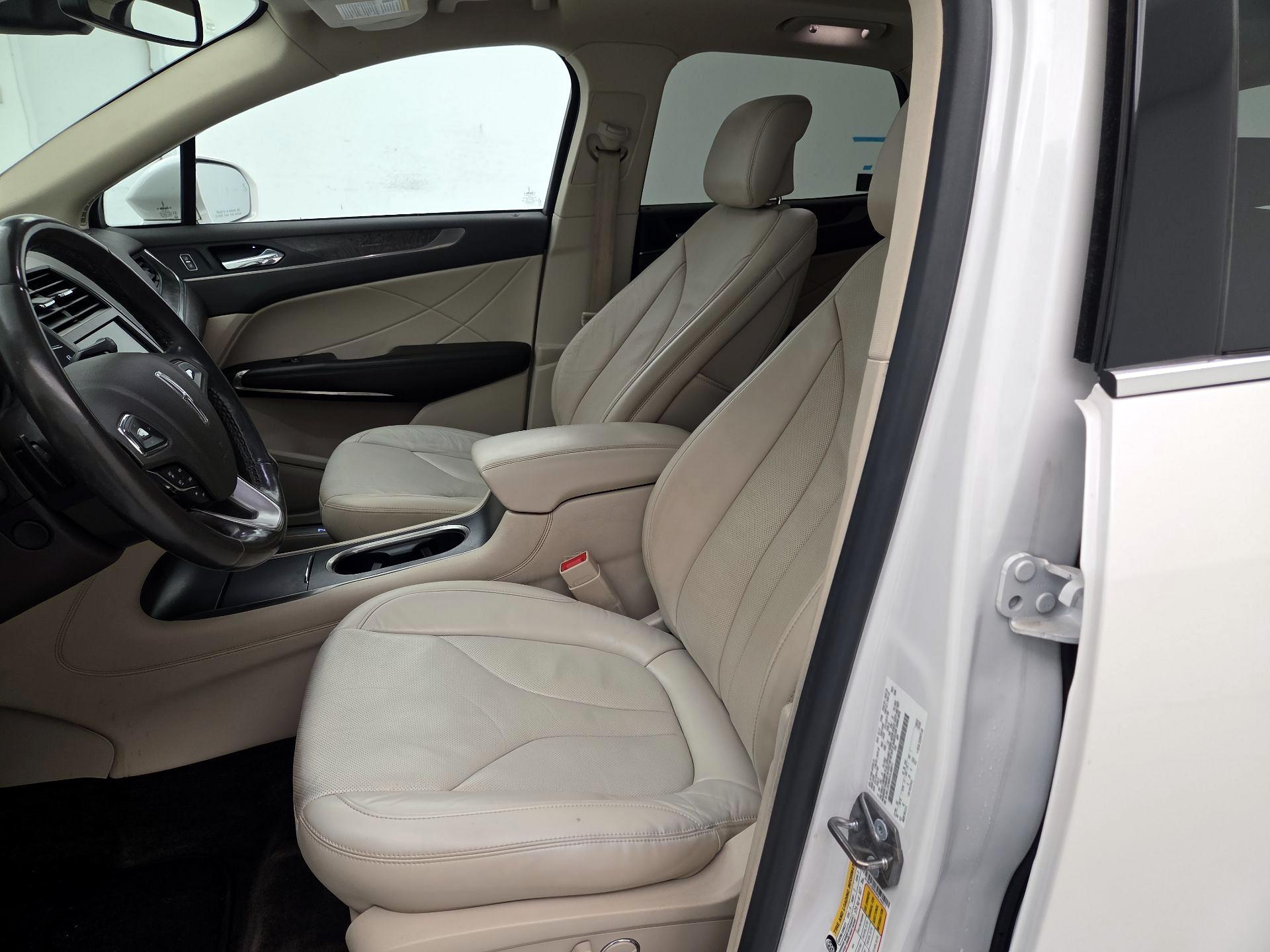 Thumbnail: 2017 Lincoln MKC - 11