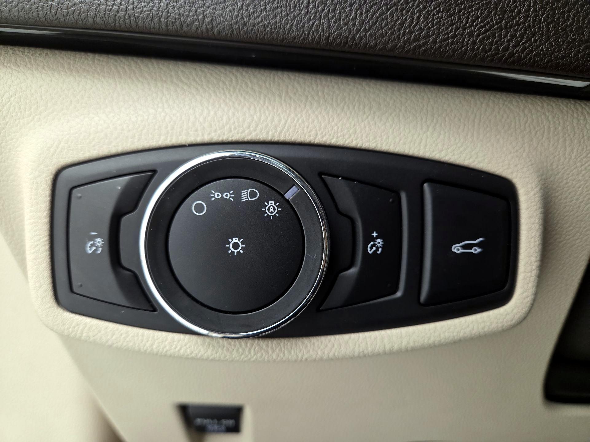 Thumbnail: 2017 Lincoln MKC - 13