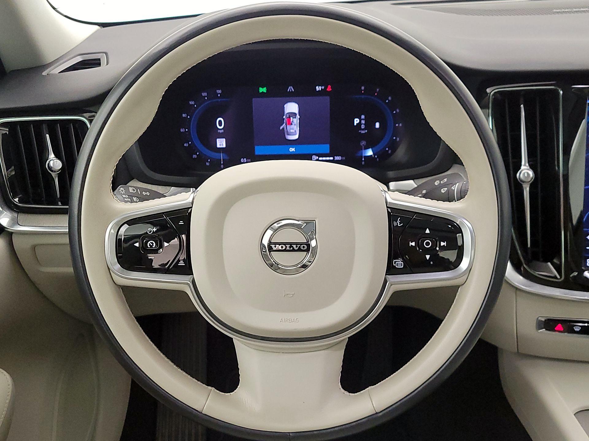 Thumbnail: 2023 Volvo S60 - 10