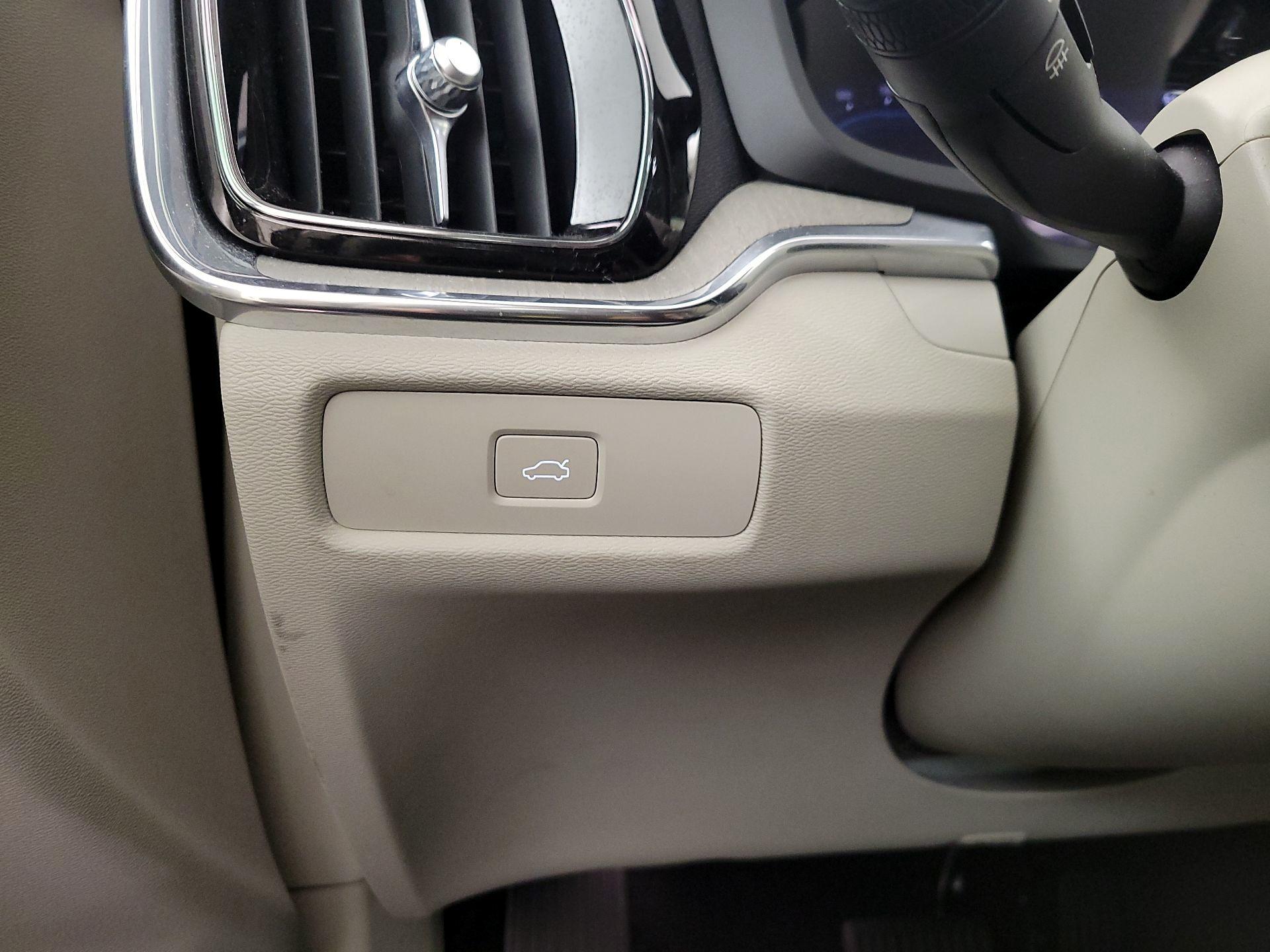 Thumbnail: 2023 Volvo S60 - 13