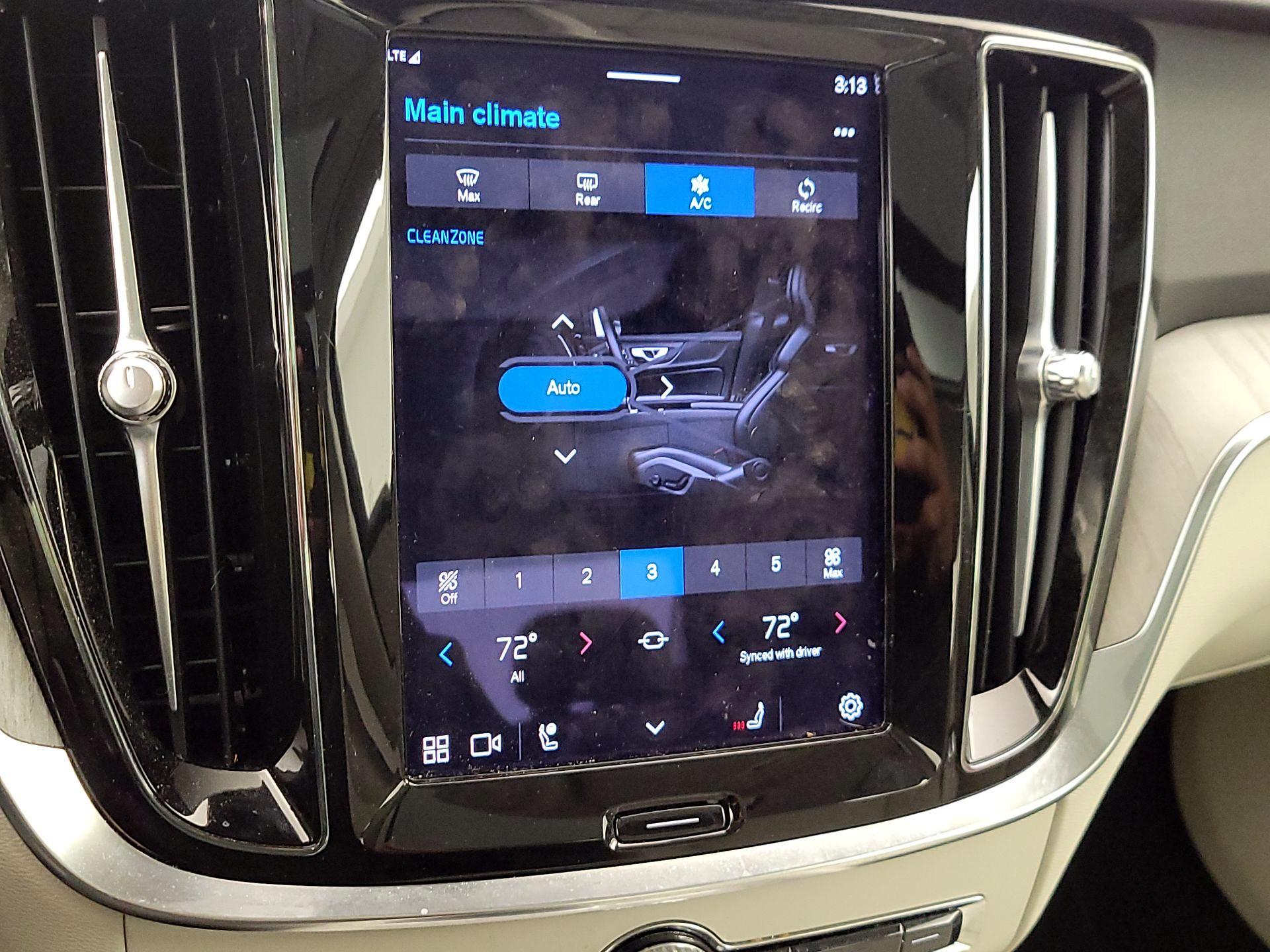 Thumbnail: 2023 Volvo S60 - 17