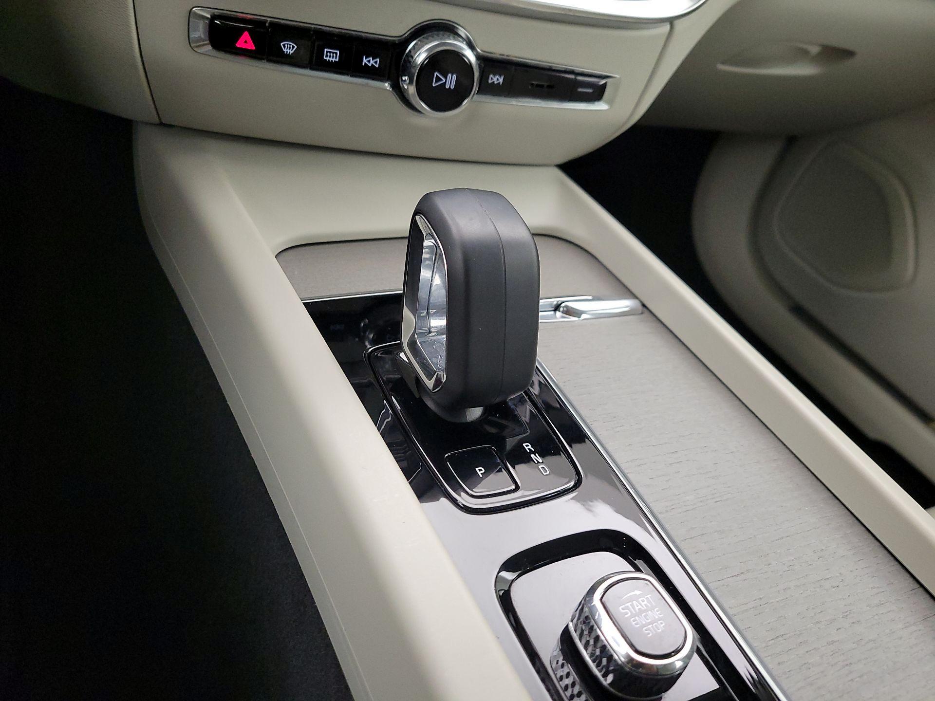 Thumbnail: 2023 Volvo S60 - 18