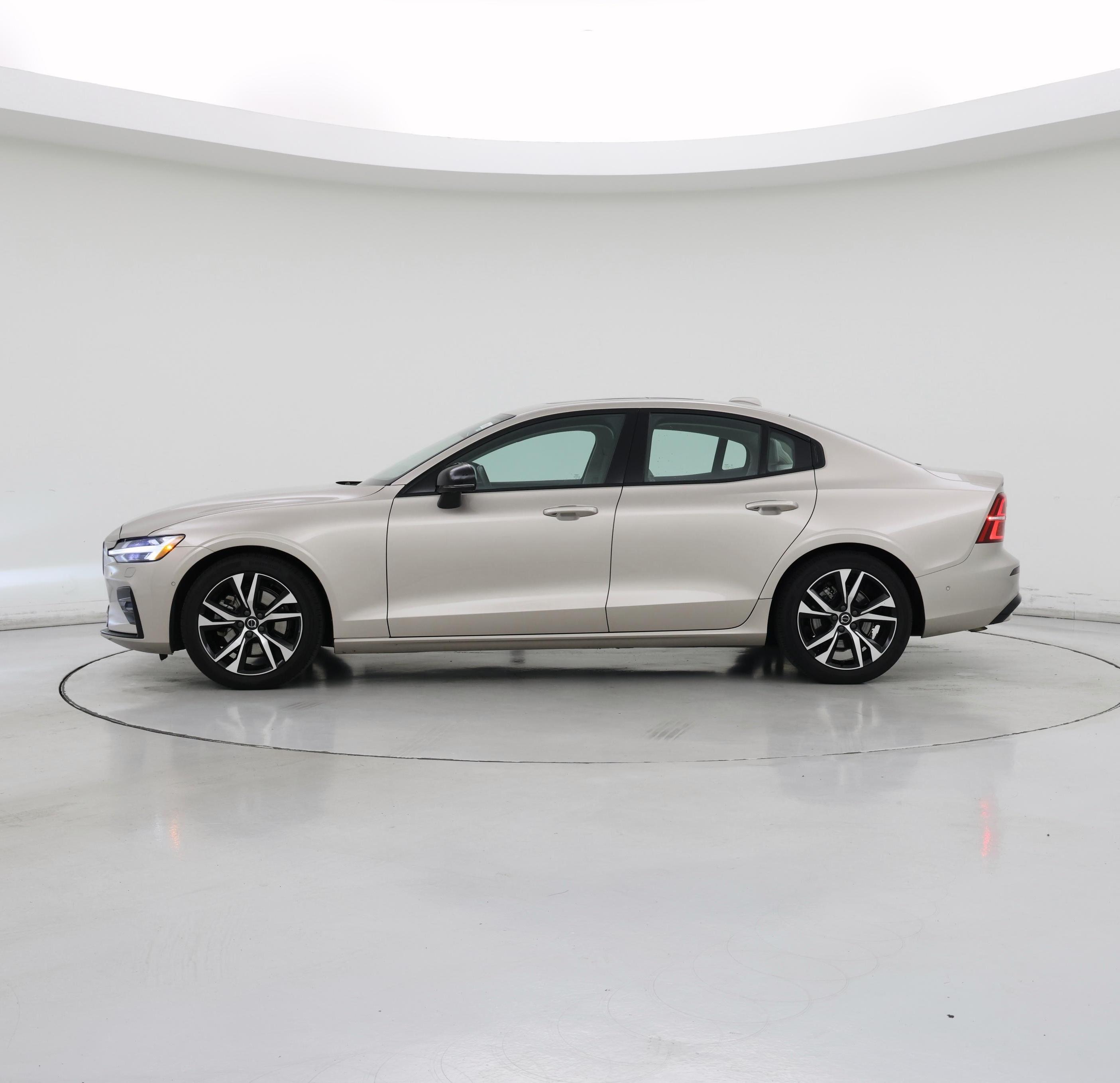 Thumbnail: 2023 Volvo S60 - 3