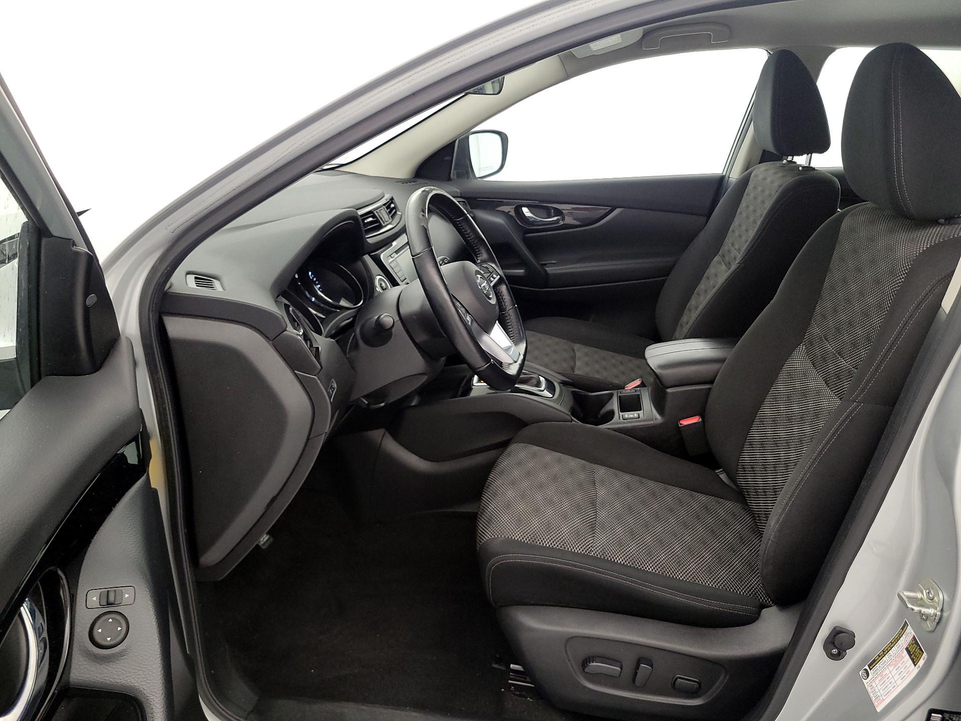 Thumbnail: 2020 Nissan Rogue Sport - 11