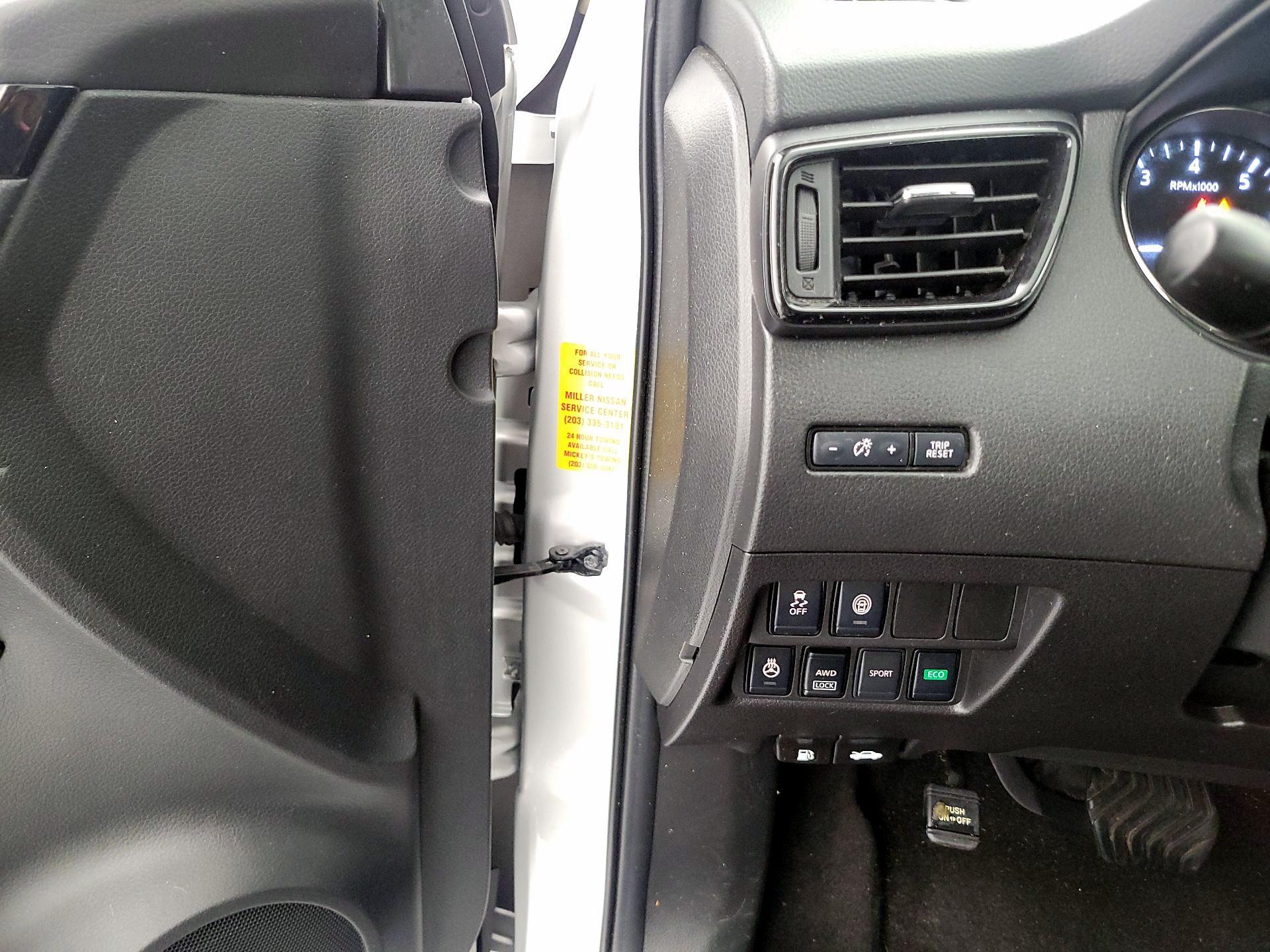 Thumbnail: 2020 Nissan Rogue Sport - 13